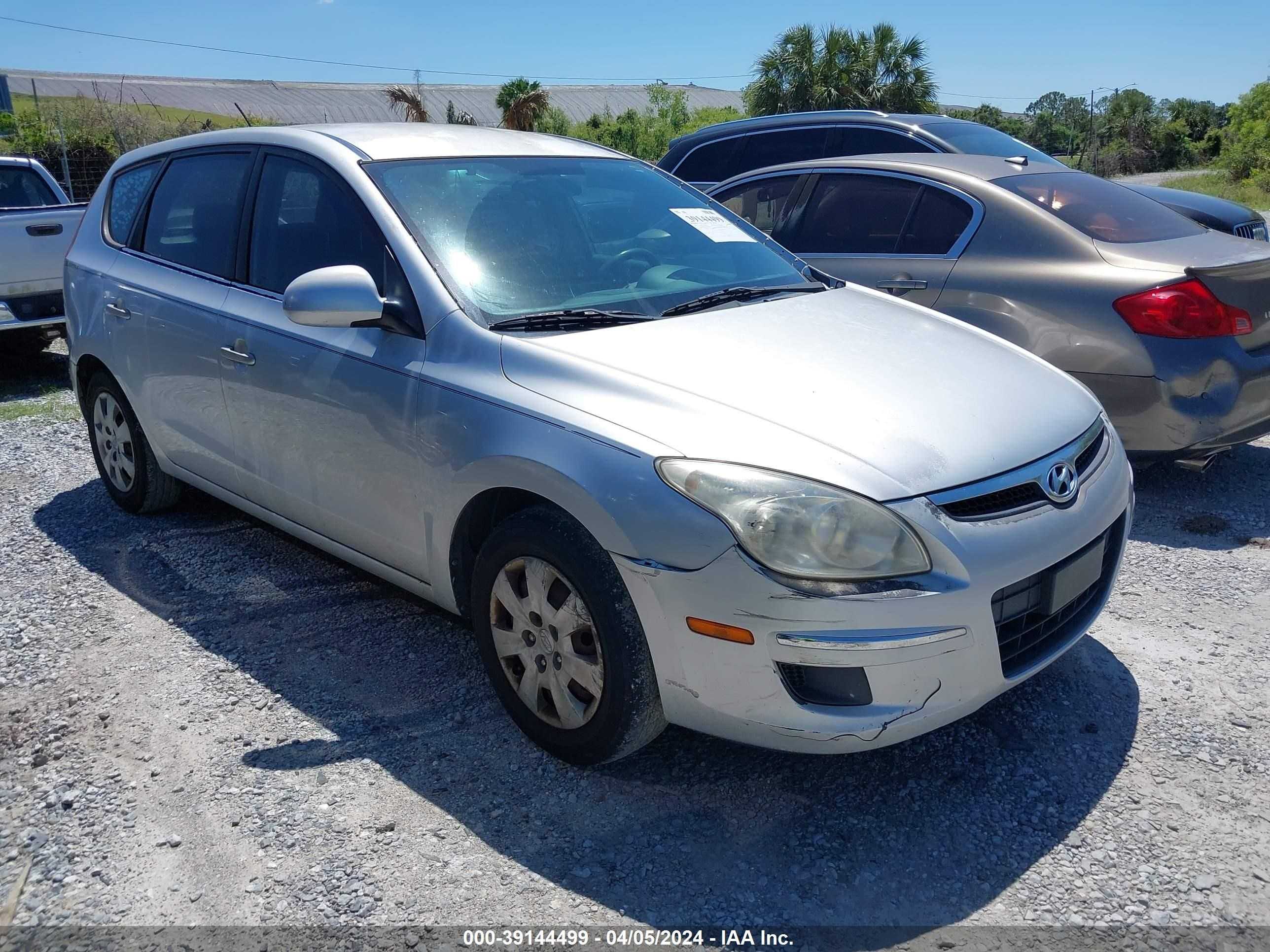 HYUNDAI ELANTRA 2011 kmhdb8ae2bu087606