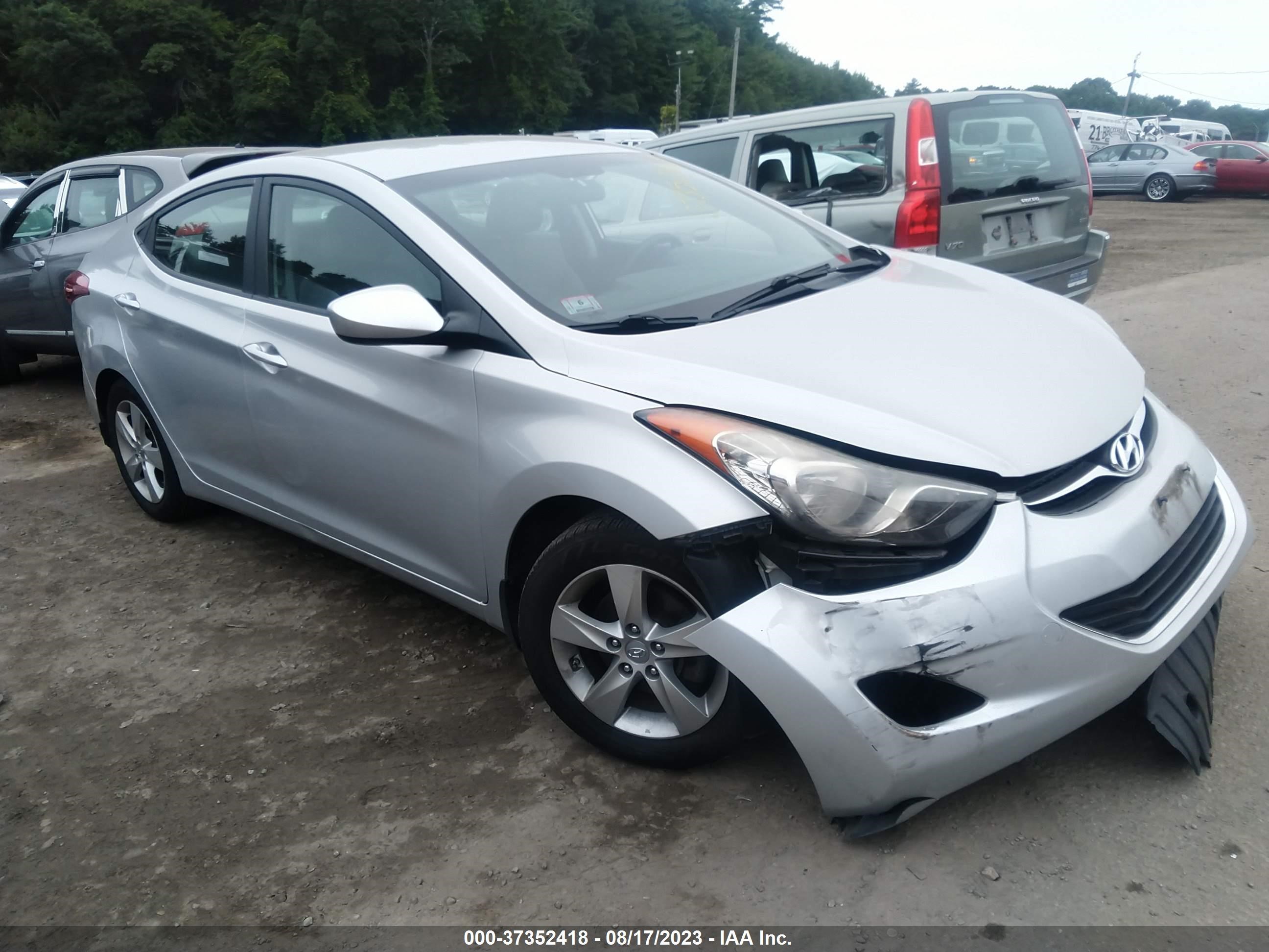 HYUNDAI ELANTRA 2013 kmhdh4ae0du661730