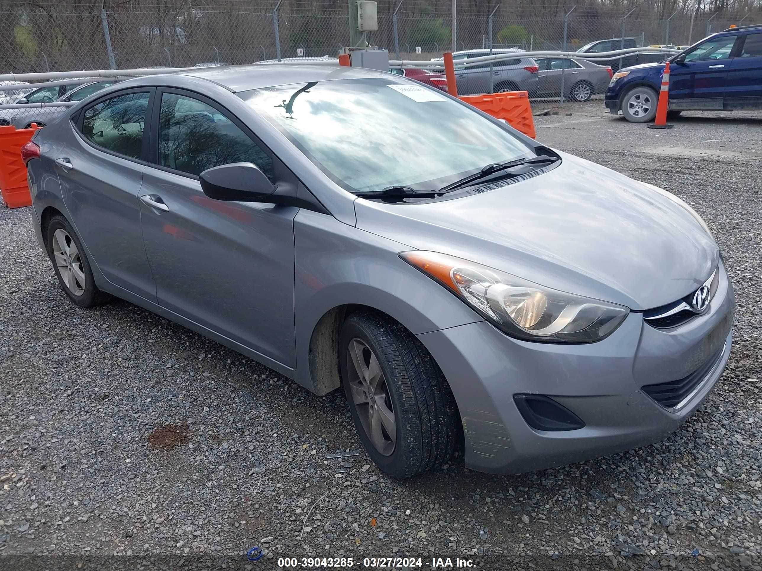 HYUNDAI ELANTRA 2013 kmhdh4ae0du721103