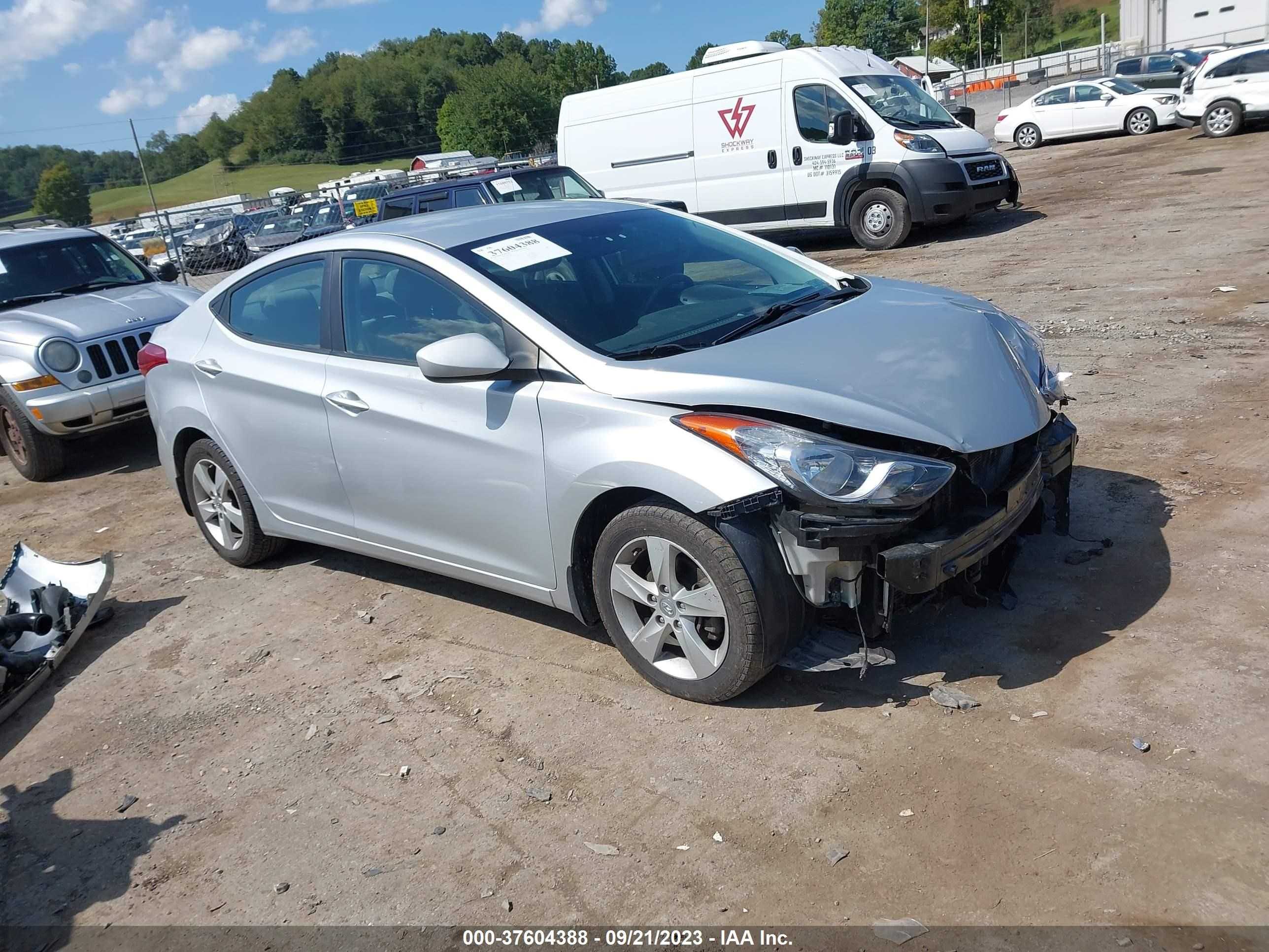 HYUNDAI ELANTRA 2013 kmhdh4ae0du960926