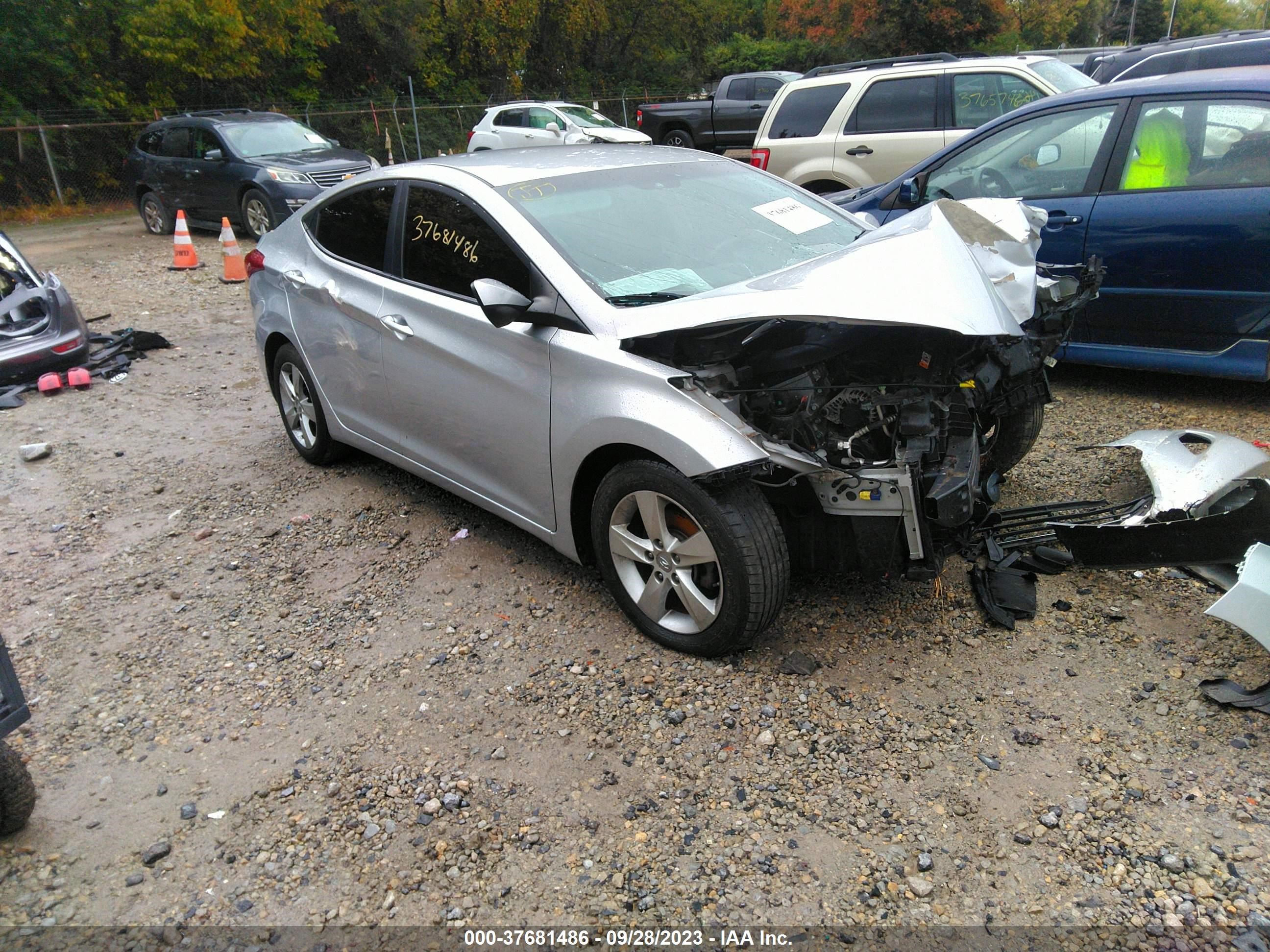 HYUNDAI ELANTRA 2013 kmhdh4ae1du814048