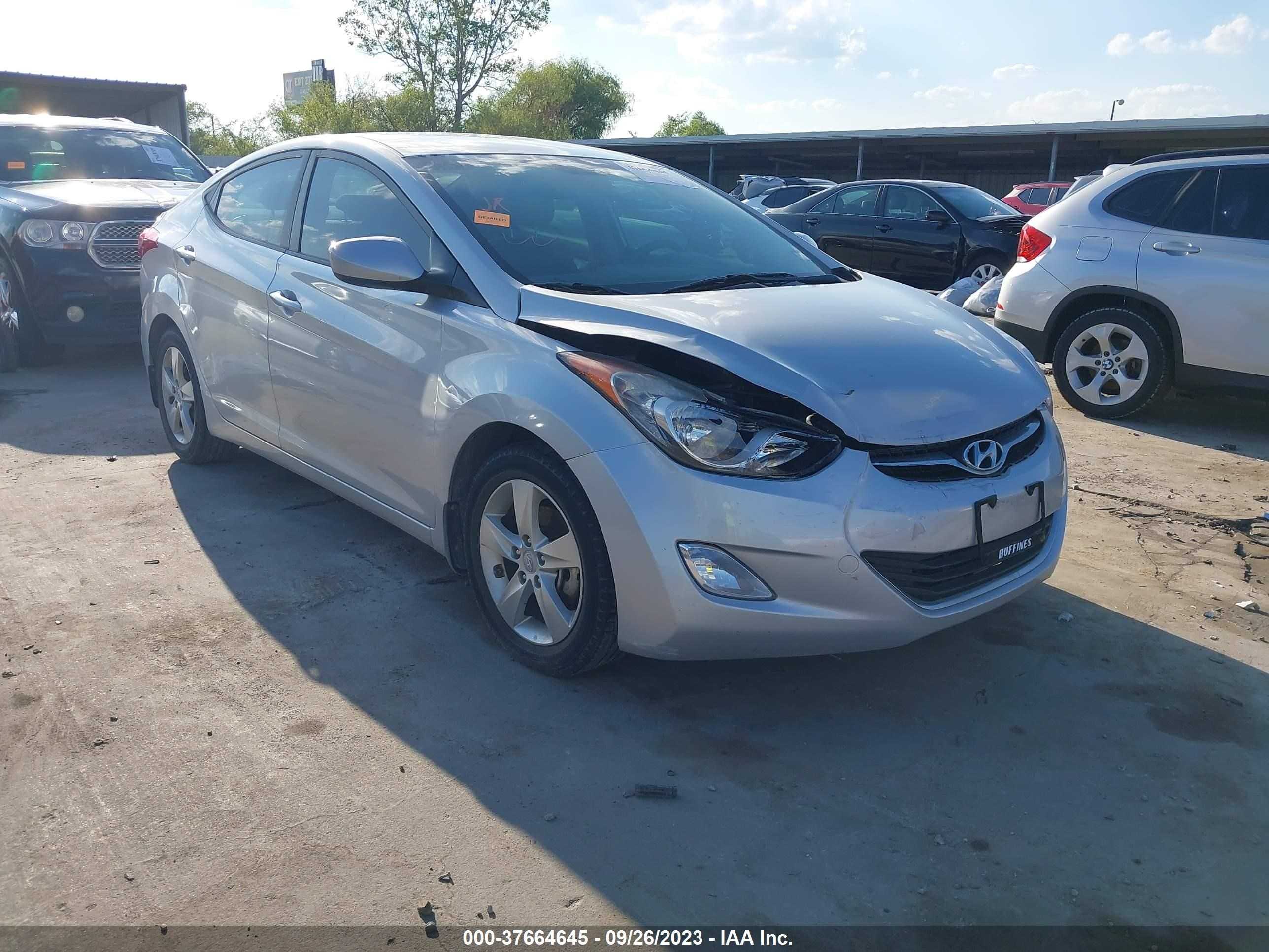 HYUNDAI ELANTRA 2013 kmhdh4ae1du849107