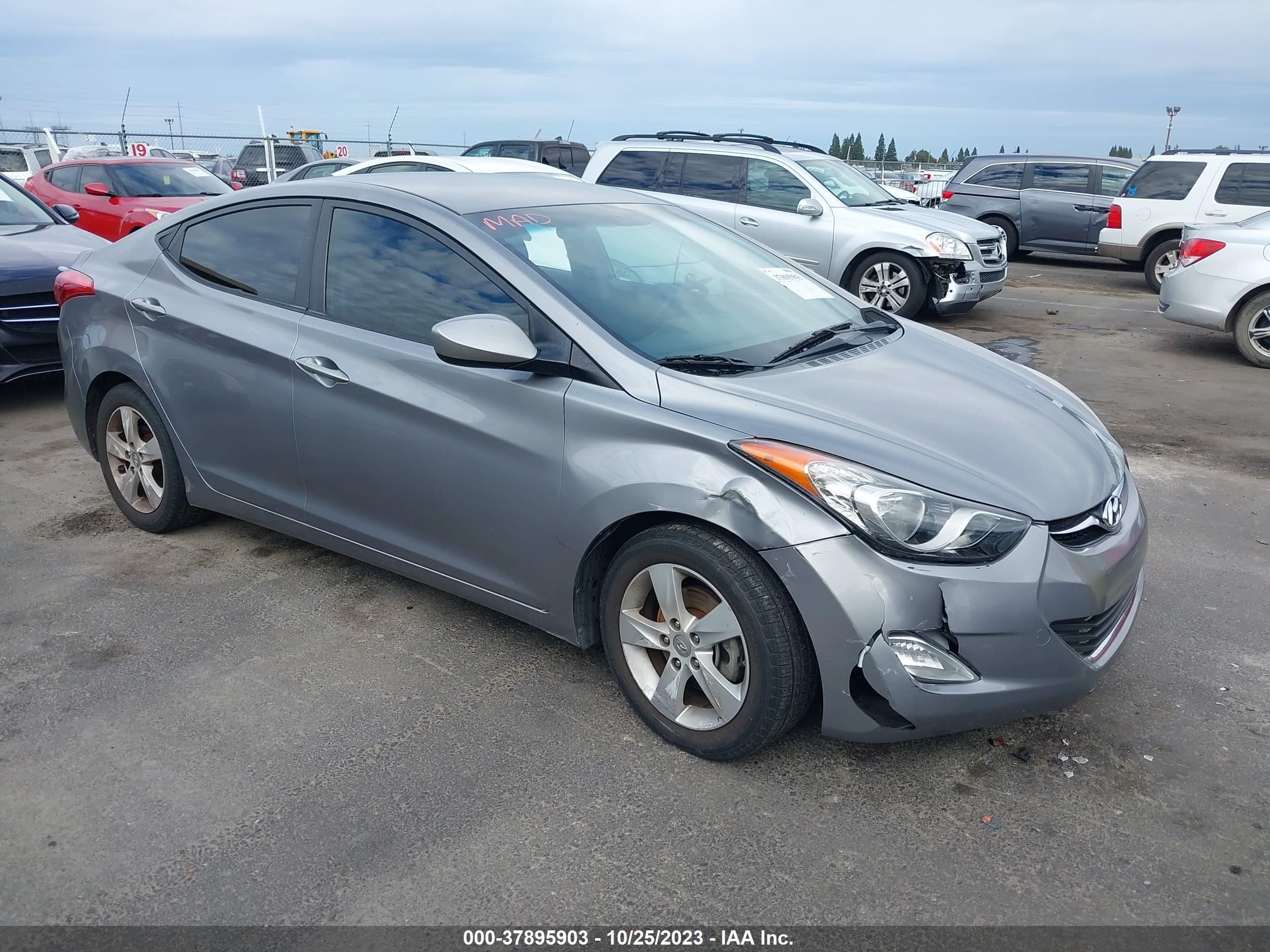 HYUNDAI ELANTRA 2013 kmhdh4ae2du570751