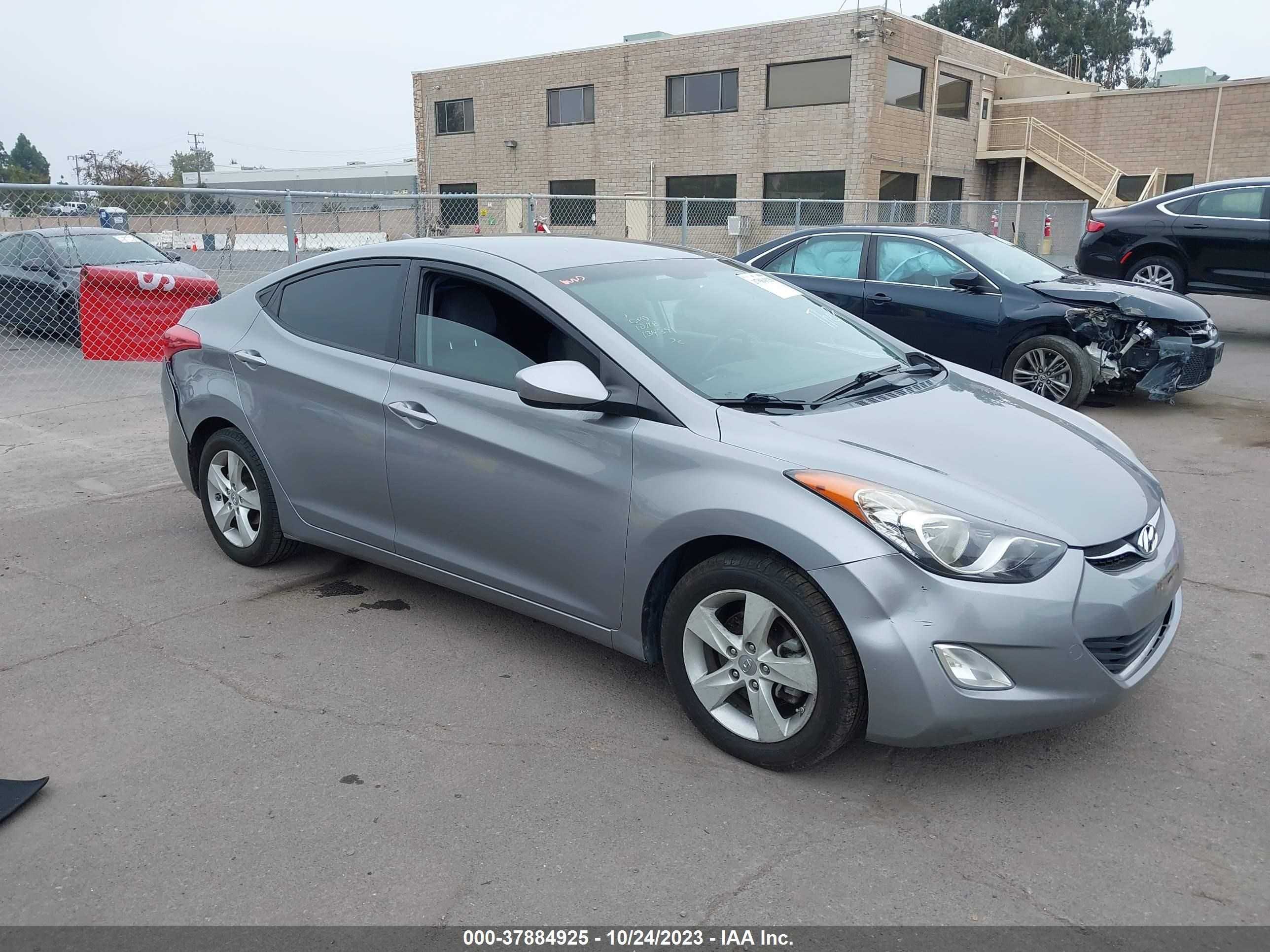 HYUNDAI ELANTRA 2013 kmhdh4ae2du937826