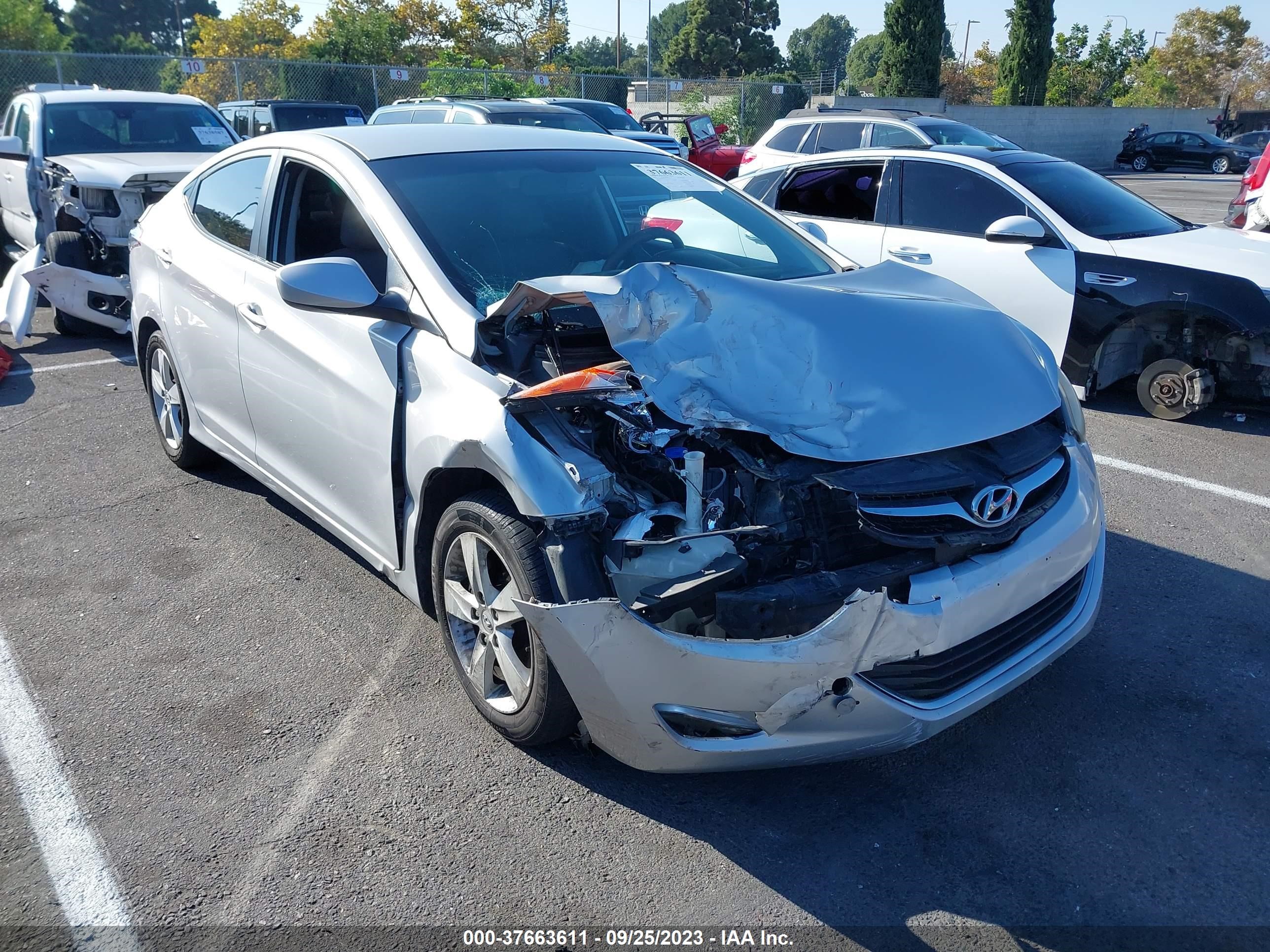 HYUNDAI ELANTRA 2012 kmhdh4ae4cu443157