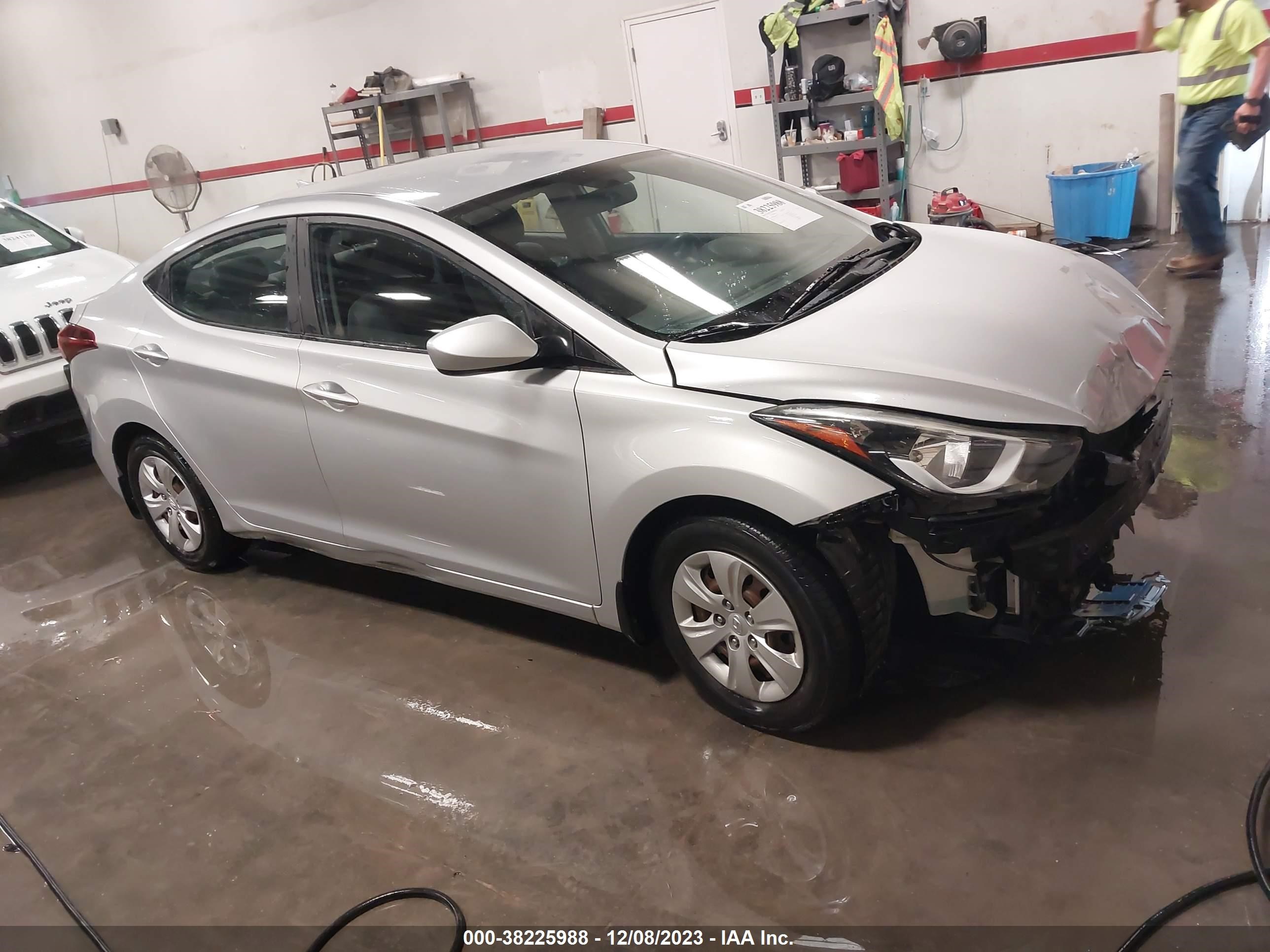 HYUNDAI ELANTRA 2016 kmhdh4ae9gu552333