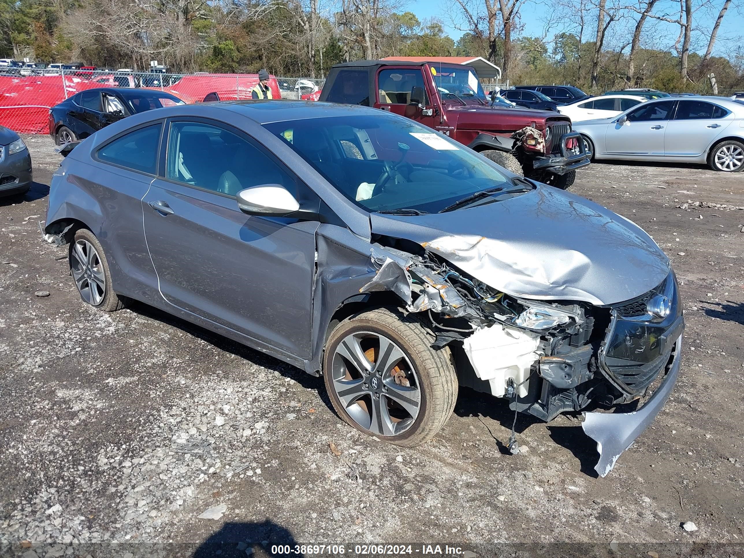 HYUNDAI ELANTRA 2013 kmhdh6ae4du000858