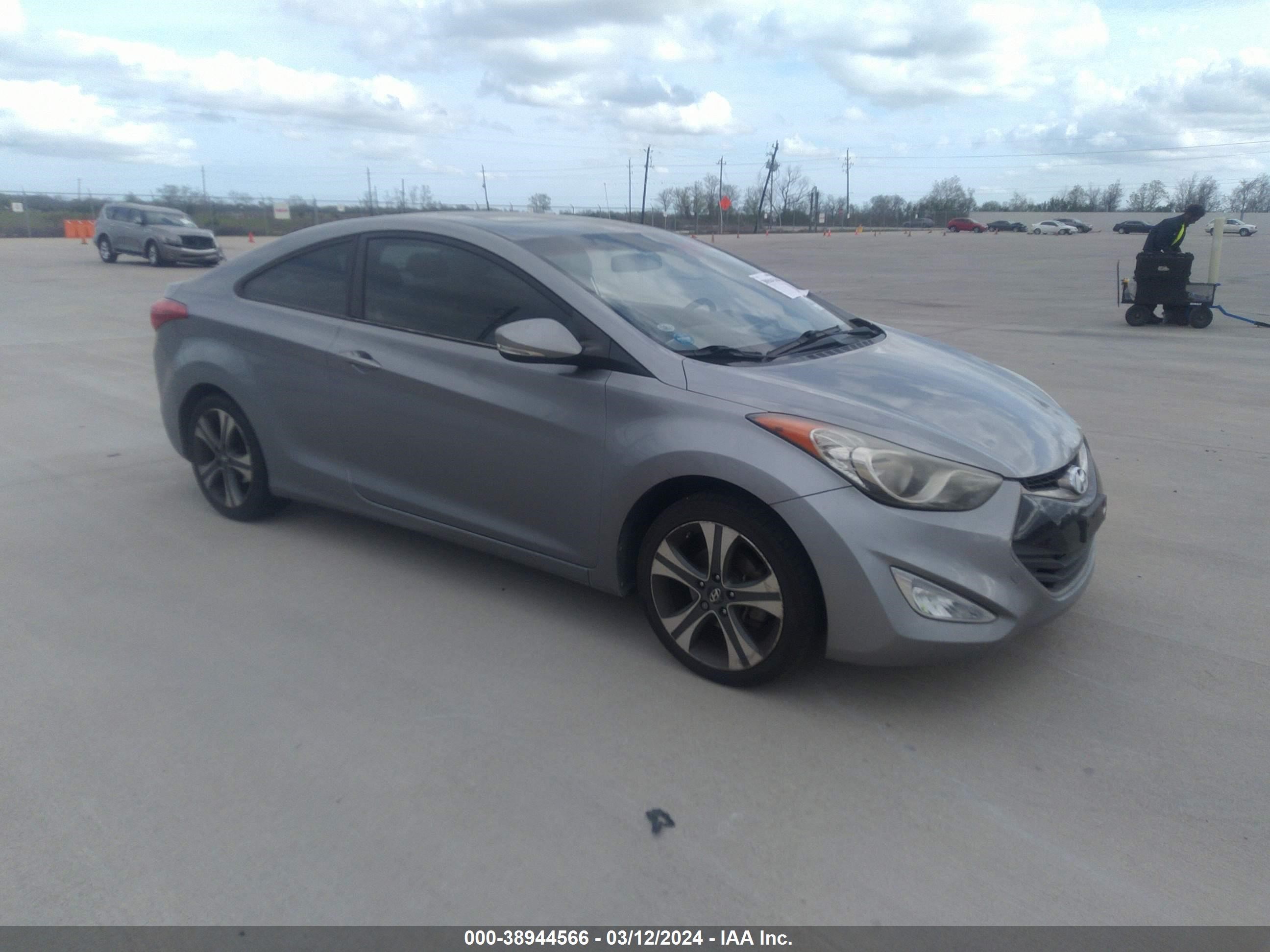 HYUNDAI ELANTRA 2013 kmhdh6ae7du002751