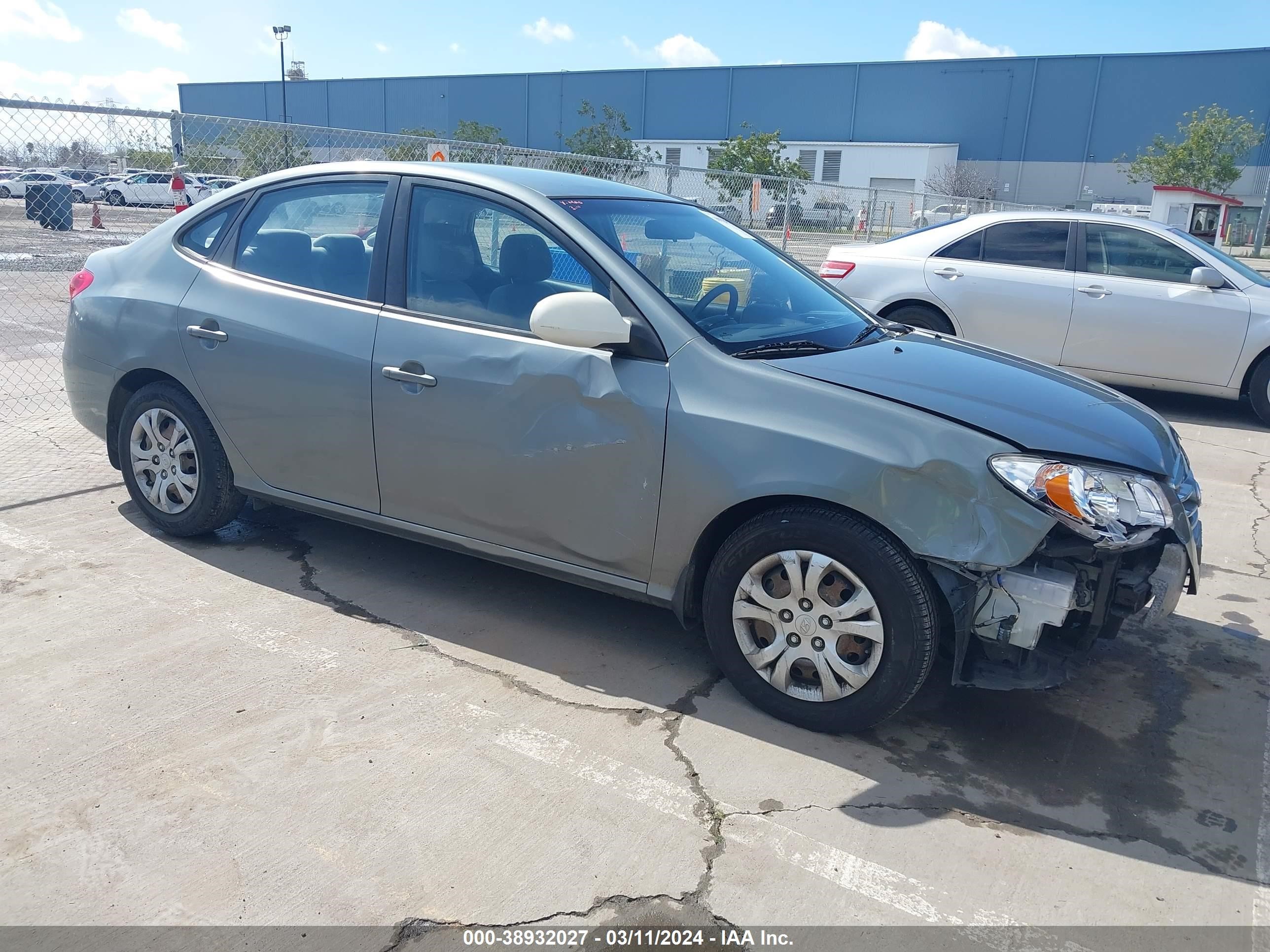 HYUNDAI ELANTRA 2010 kmhdu4ad0au880136