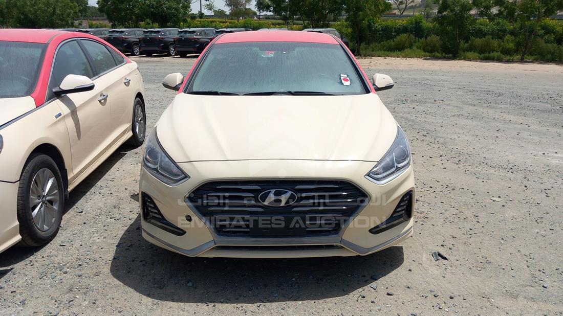 HYUNDAI SONATA 2018 kmhe24130ja082142