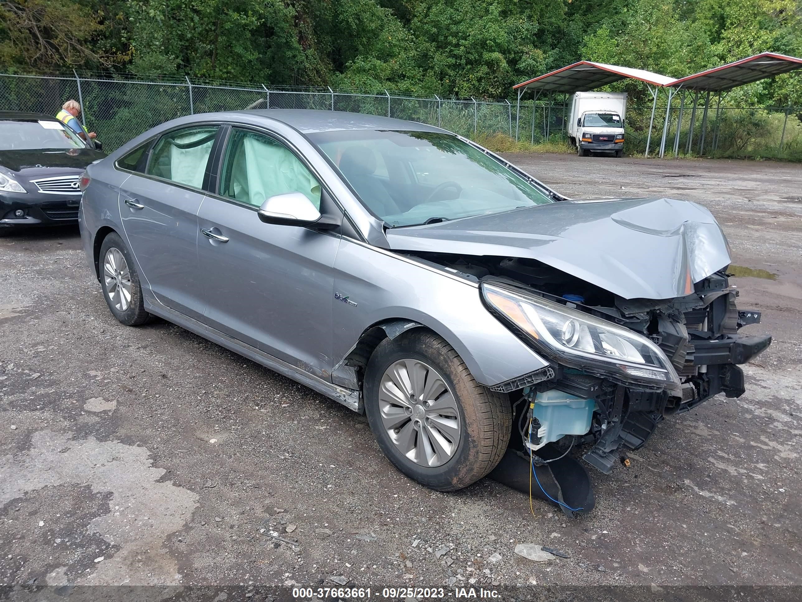 HYUNDAI SONATA 2016 kmhe24l11ga041507