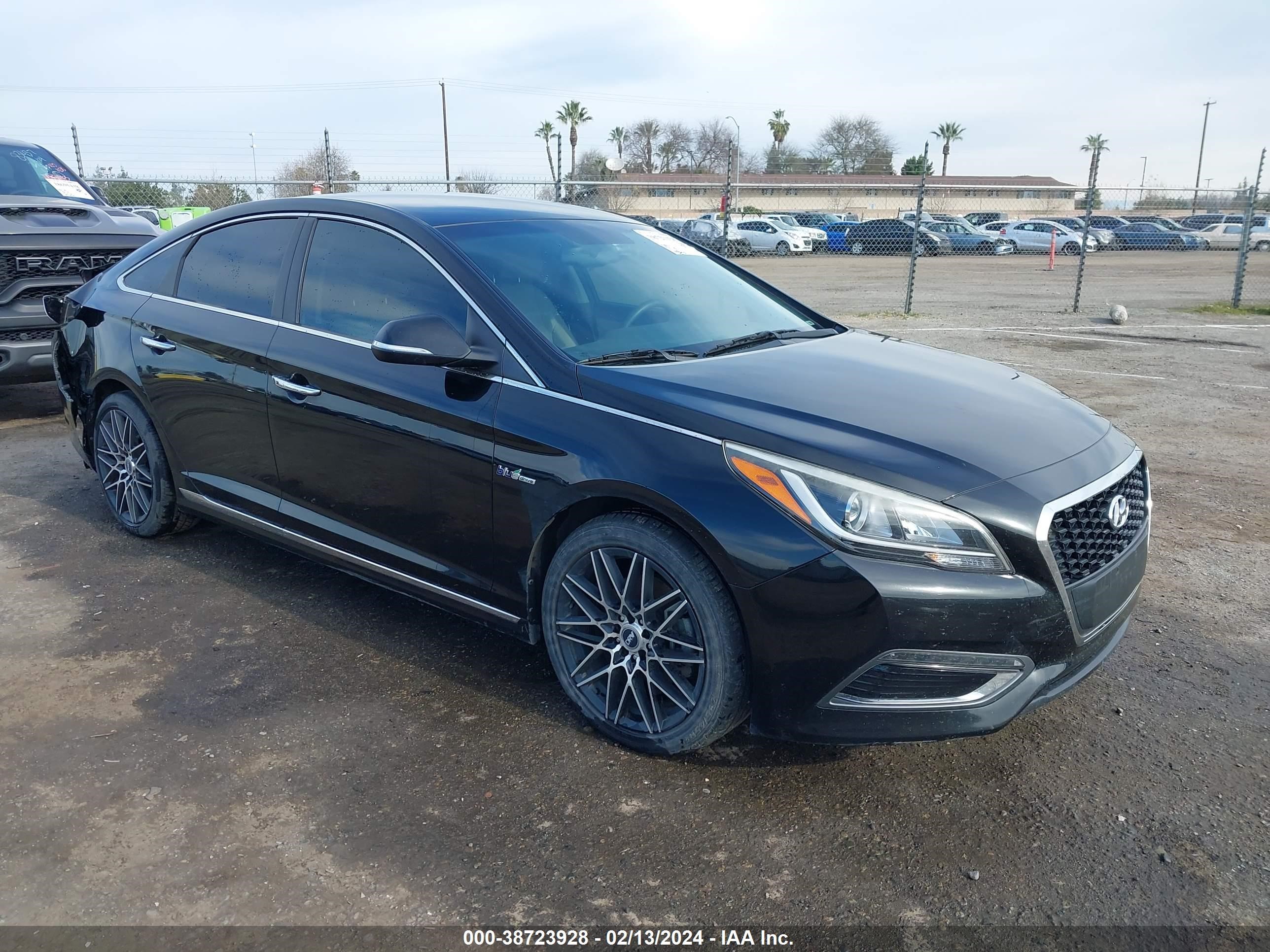 HYUNDAI SONATA 2017 kmhe24l11ha051472