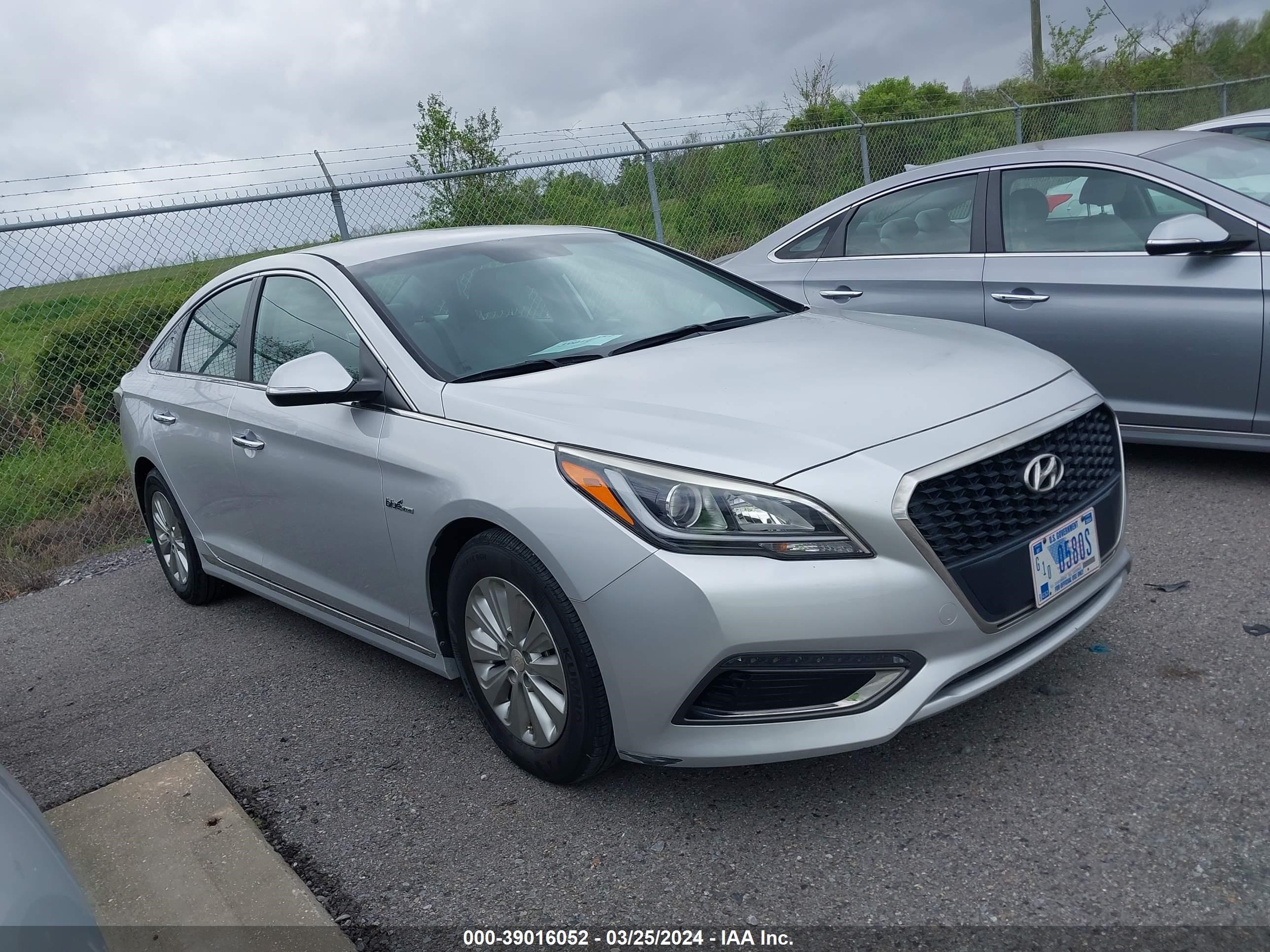 HYUNDAI SONATA 2016 kmhe24l1xga028013