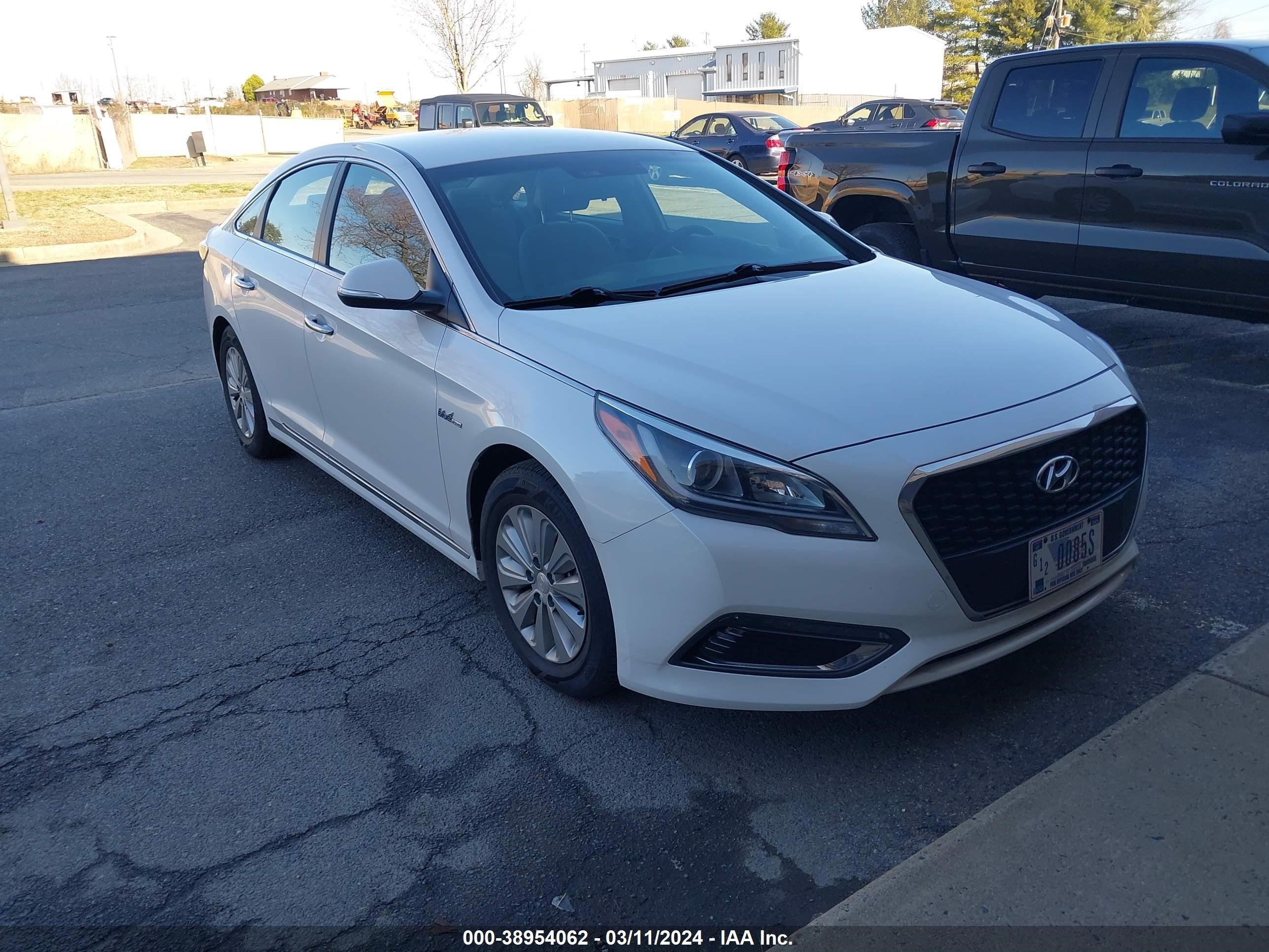 HYUNDAI SONATA 2016 kmhe24l1xga036838