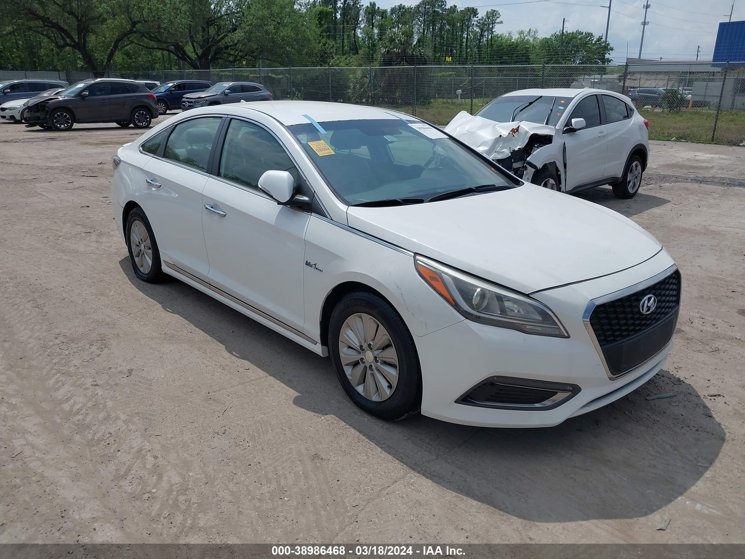 HYUNDAI SONATA 2016 kmhe24l1xga038654