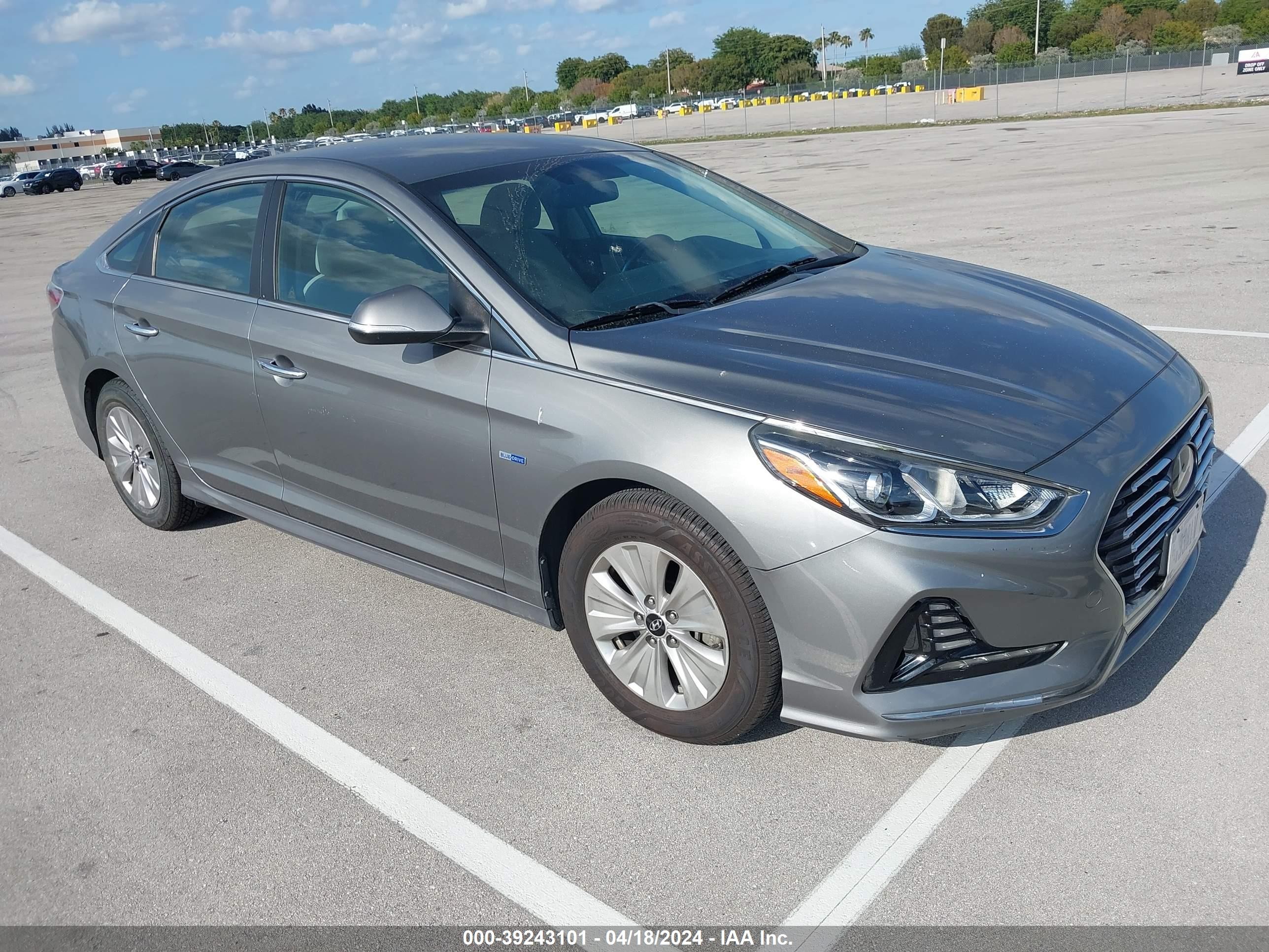 HYUNDAI SONATA 2018 kmhe24l37ja083852