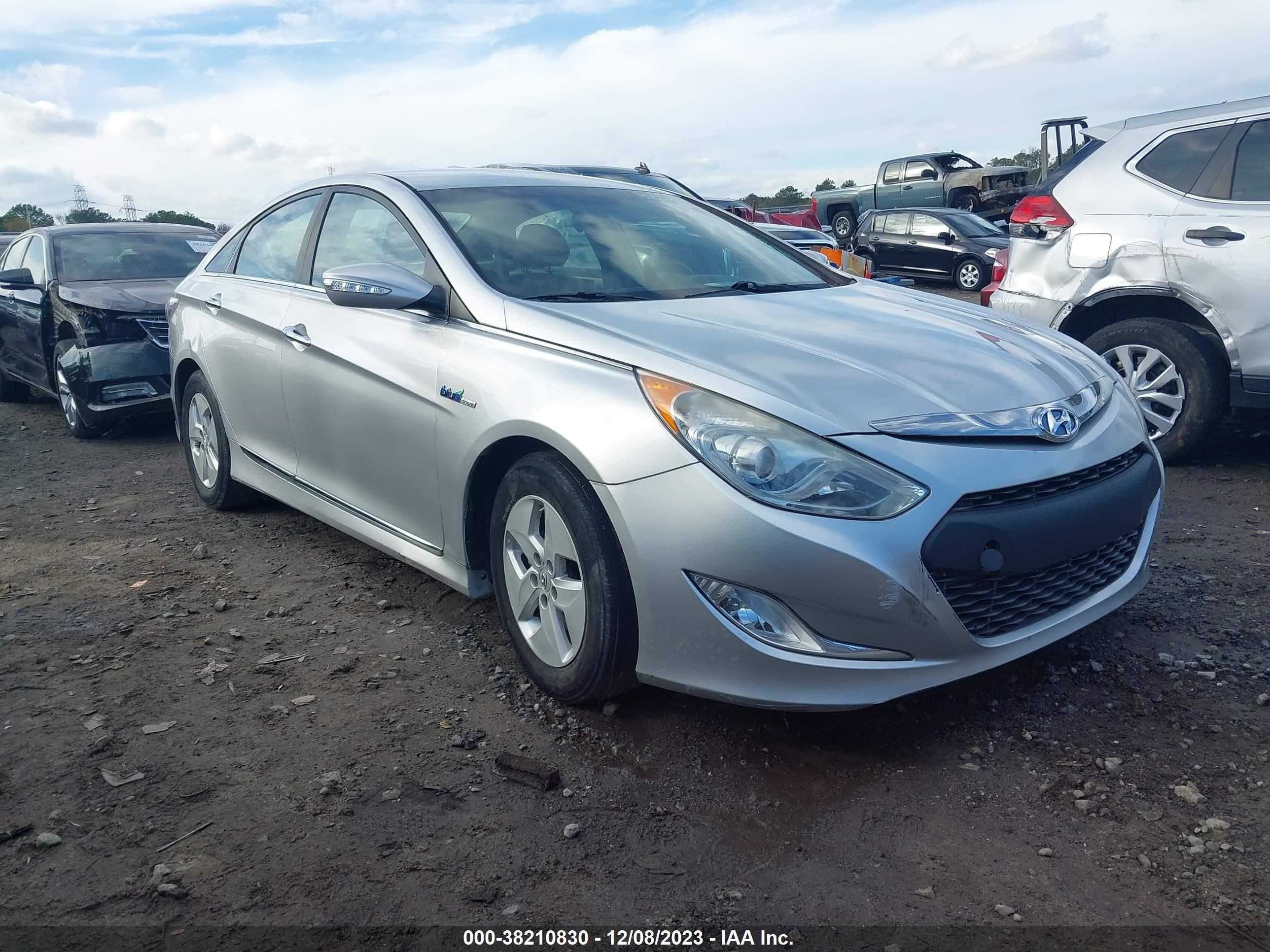 HYUNDAI SONATA 2011 kmhec4a40ba000899