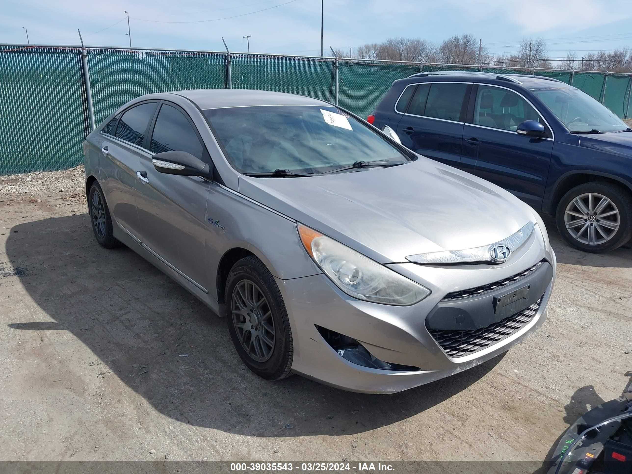 HYUNDAI SONATA 2011 kmhec4a41ba006016