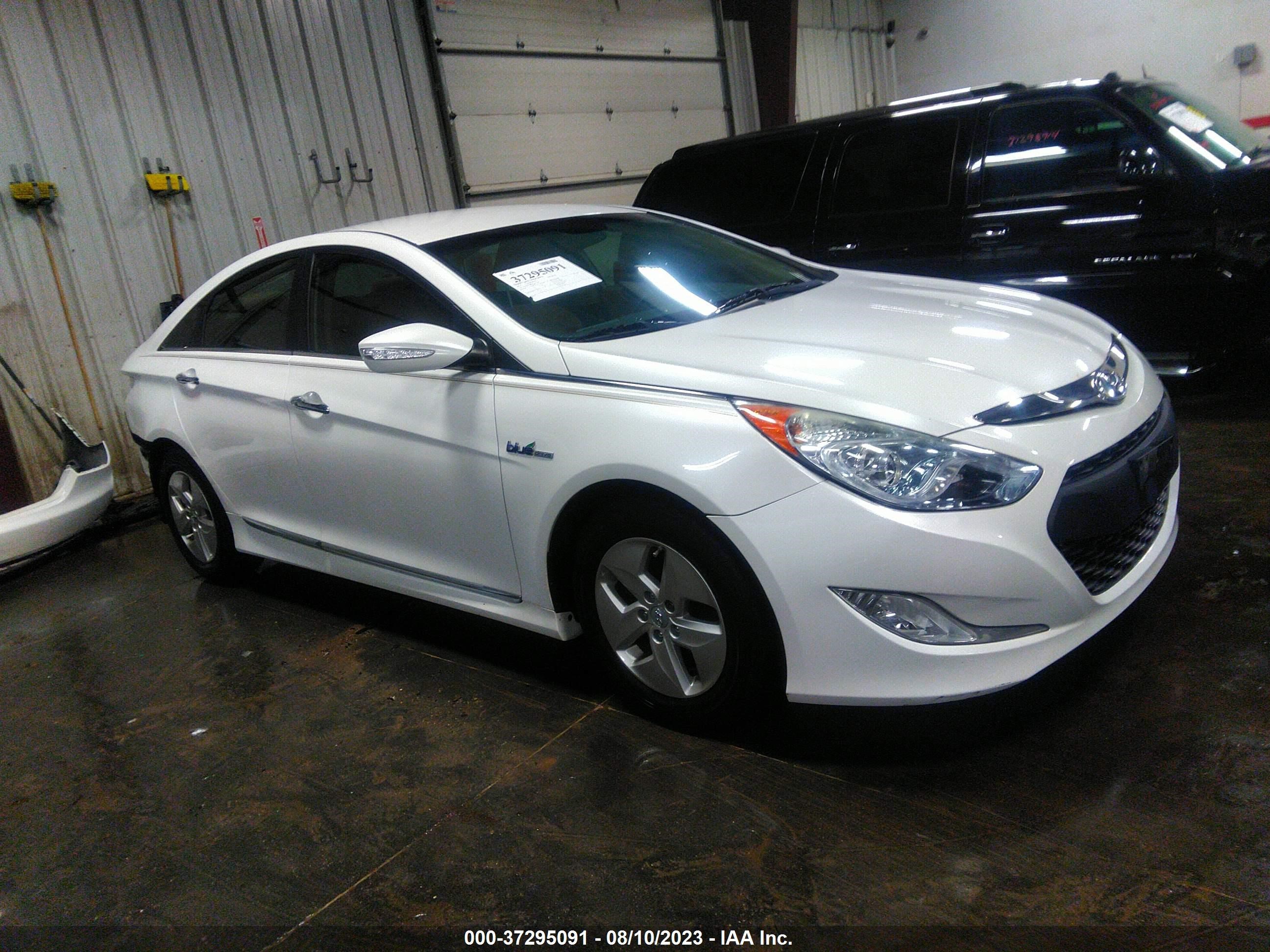 HYUNDAI SONATA 2011 kmhec4a42ba017669