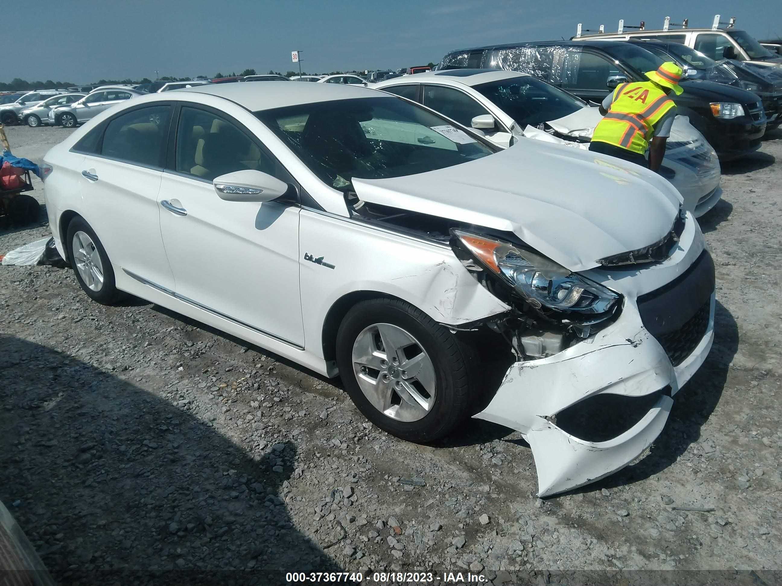 HYUNDAI SONATA 2011 kmhec4a46ba003614