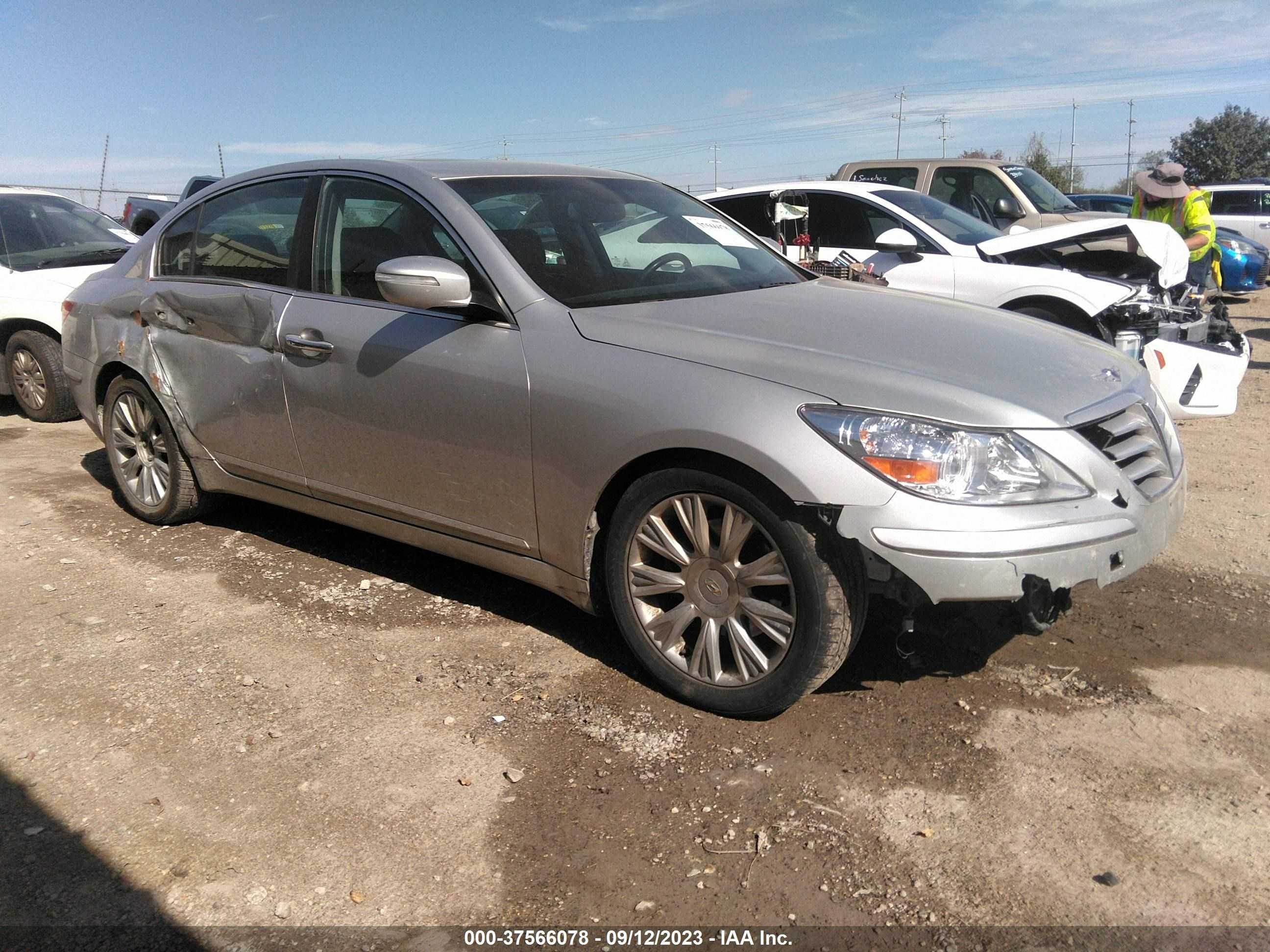 HYUNDAI GENESIS 2009 kmhgc46e99u028672