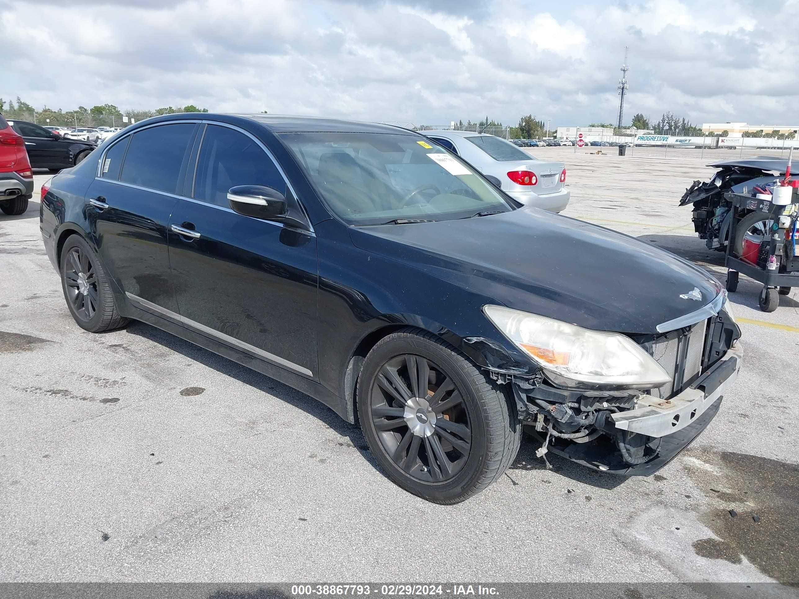 HYUNDAI GENESIS 2009 kmhgc46f29u055642