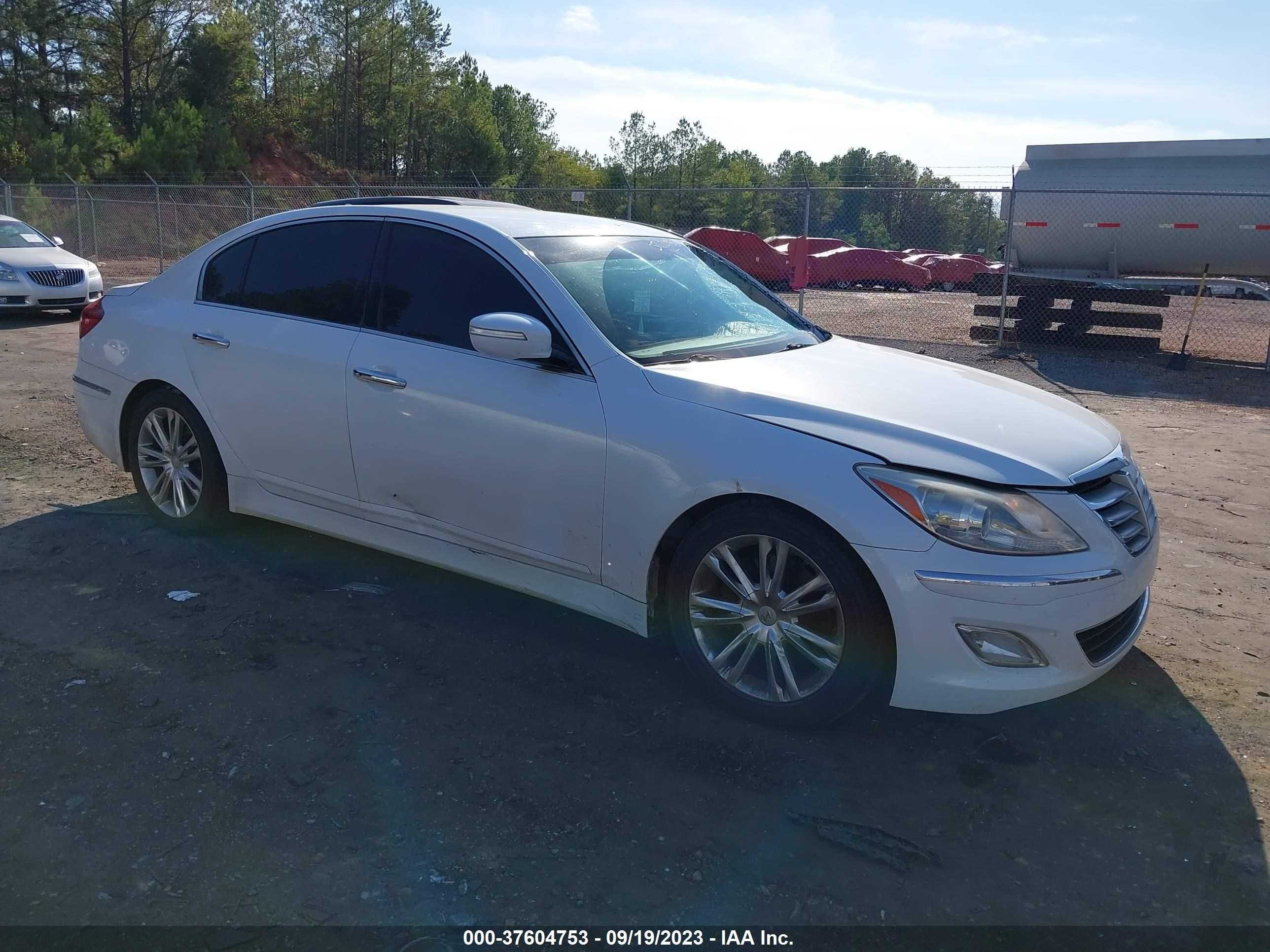 HYUNDAI GENESIS 2014 kmhgc4dd6eu261767