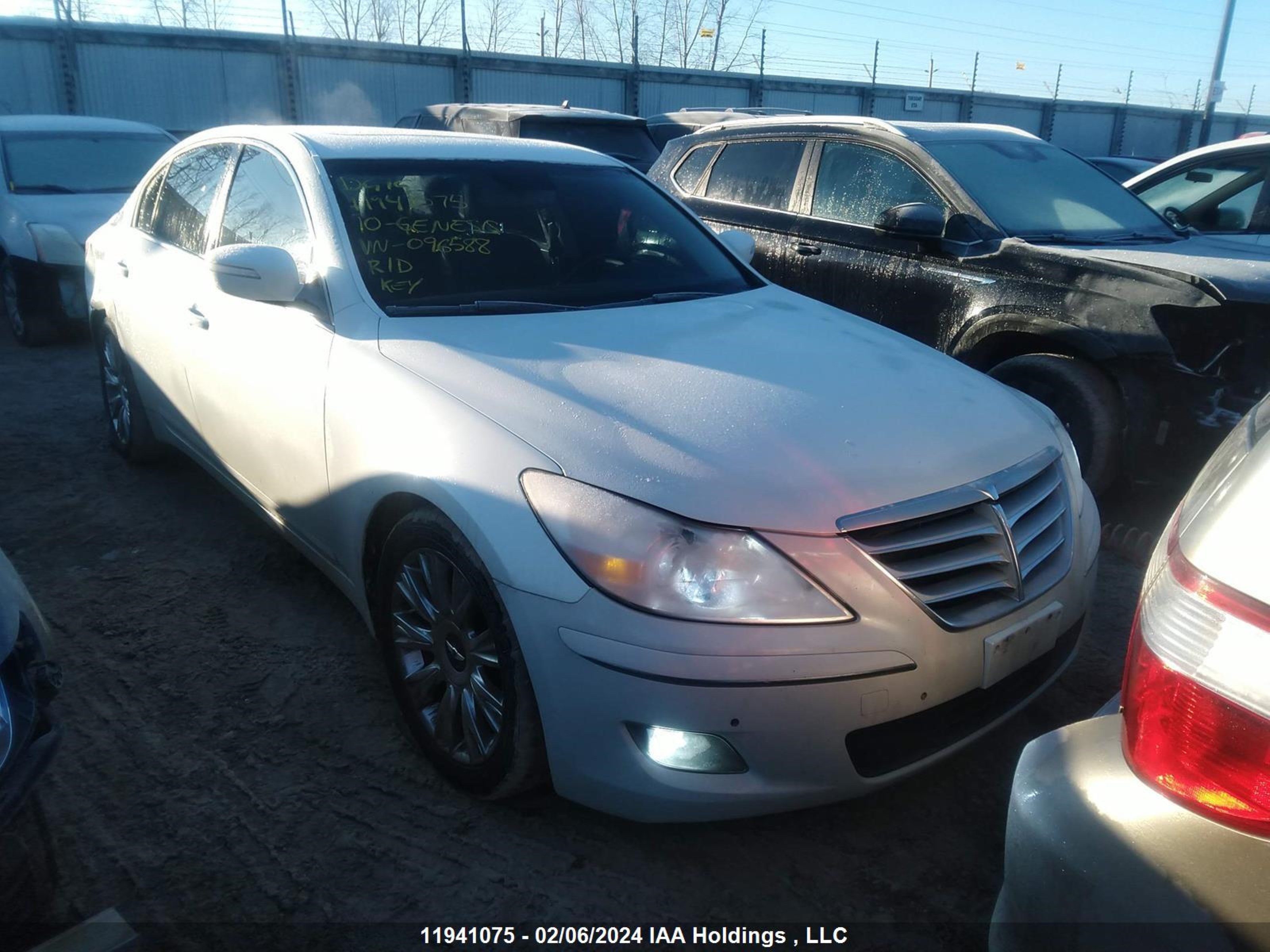 HYUNDAI GENESIS 2010 kmhgc4de9au096588