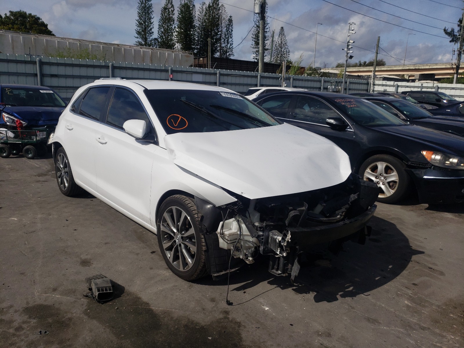 HYUNDAI ELANTRA GT 2018 kmhh35le0ju017403