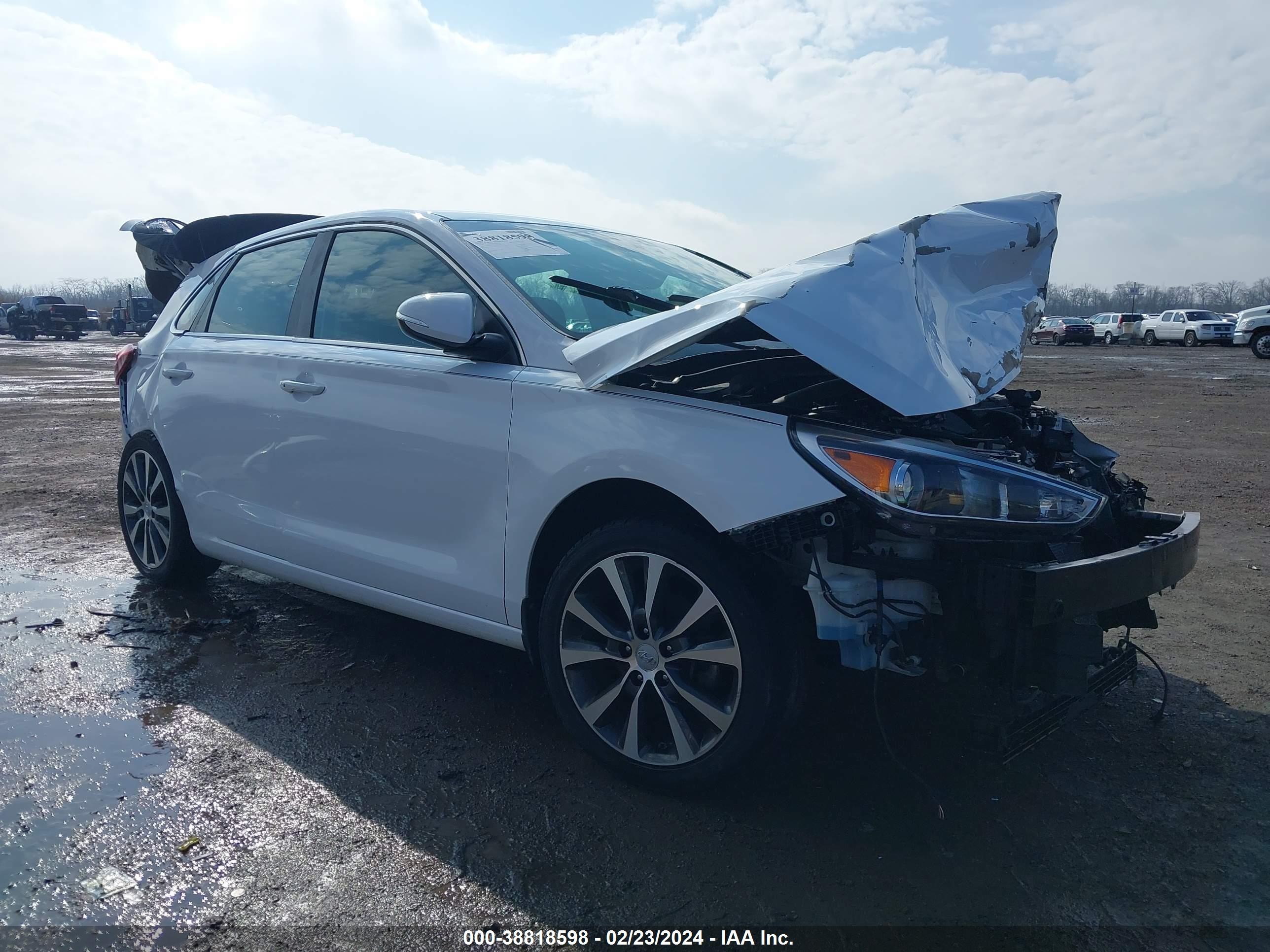 HYUNDAI ELANTRA 2018 kmhh35le1ju031813