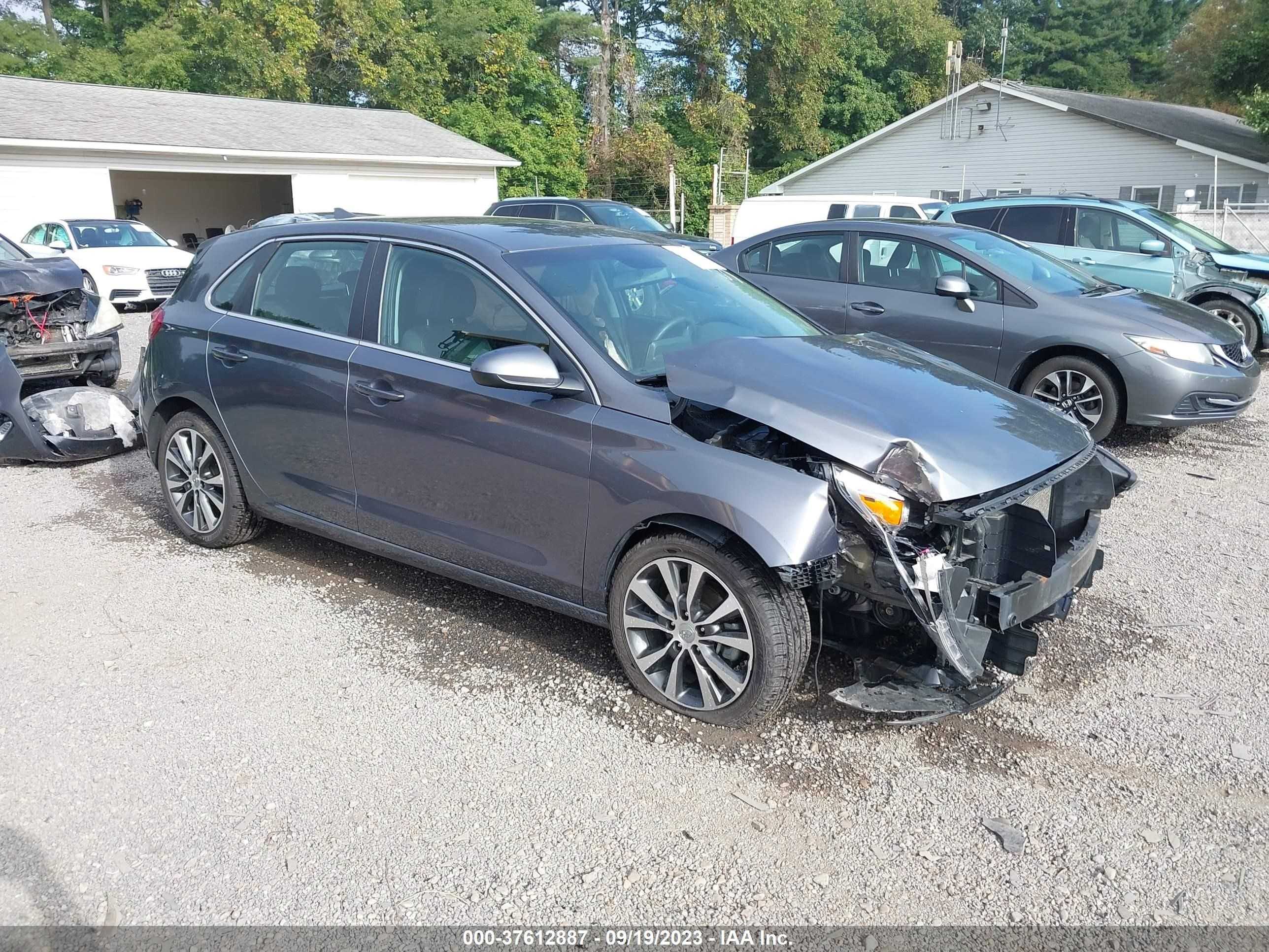 HYUNDAI ELANTRA 2019 kmhh35le2ku099104