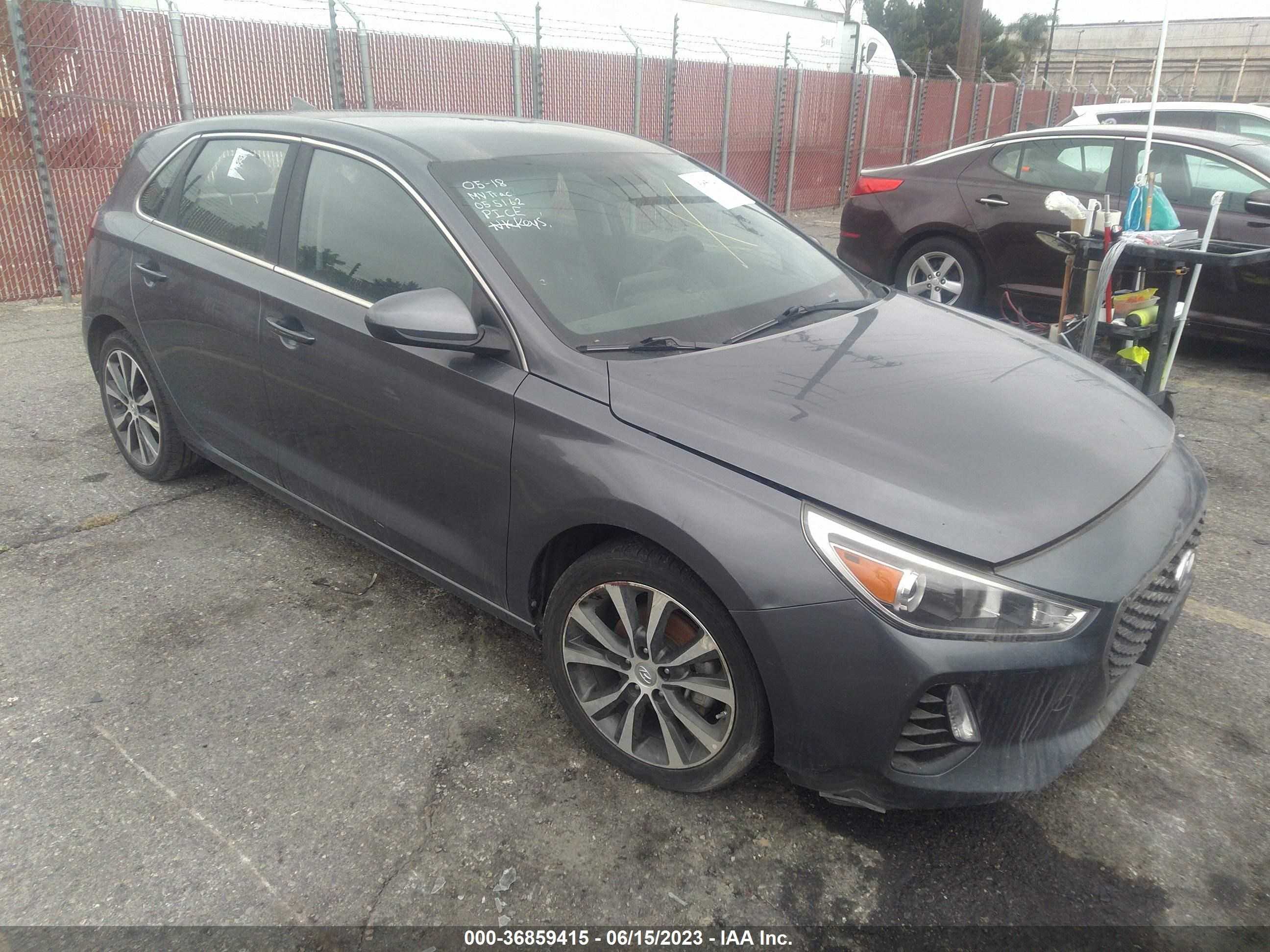 HYUNDAI ELANTRA 2018 kmhh35le7ju055162