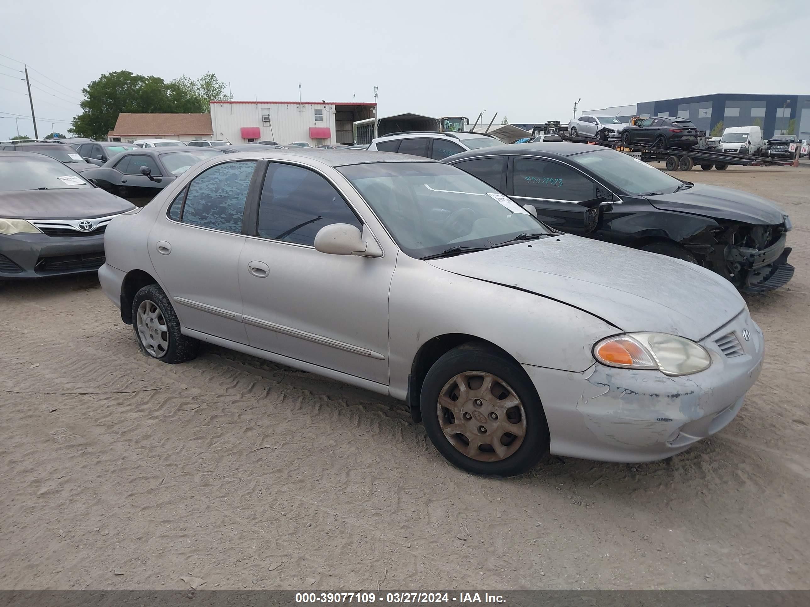 HYUNDAI ELANTRA 2000 kmhjf35f4yu035853