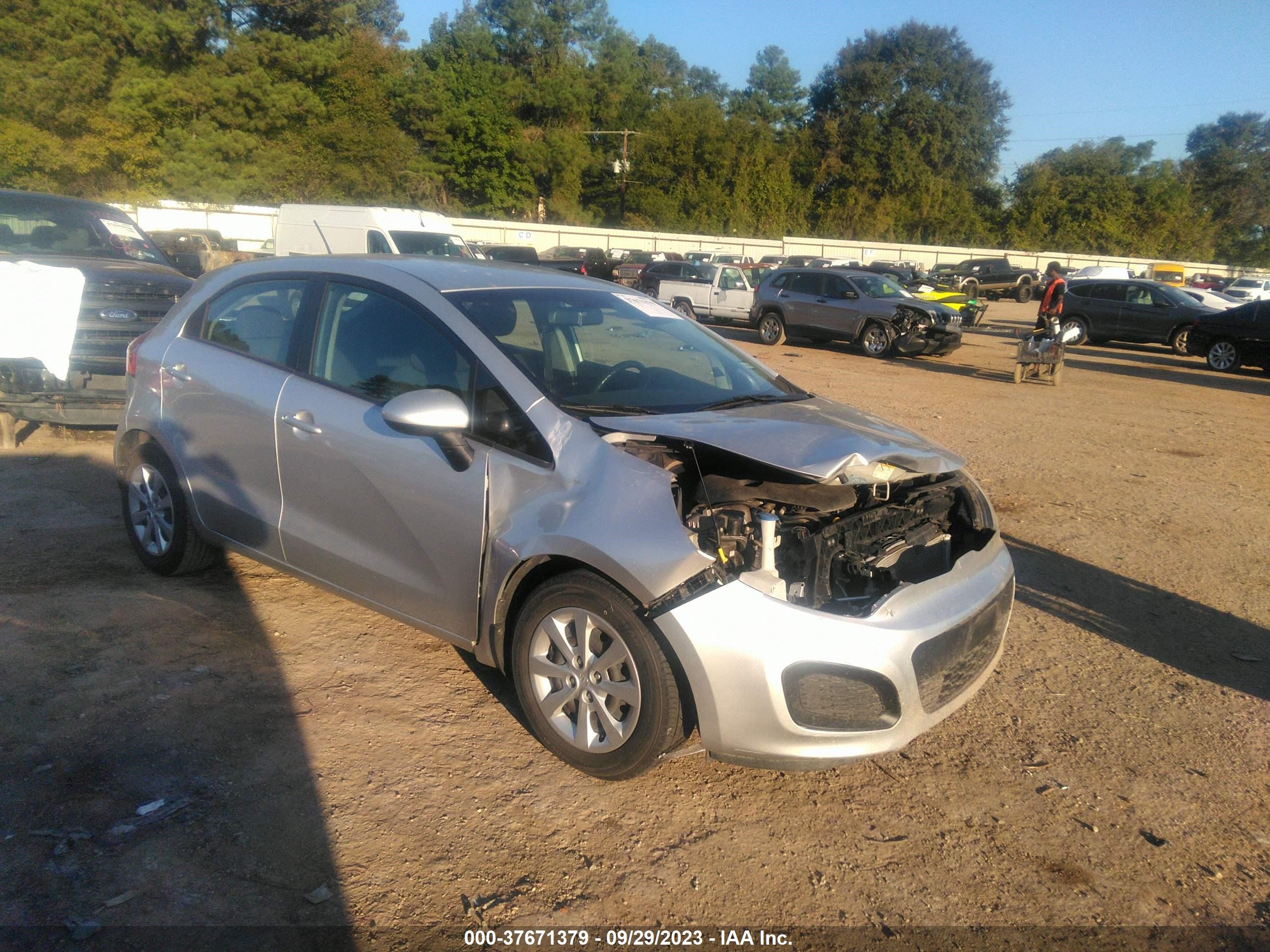 KIA RIO 2015 knadm5a31f6517872