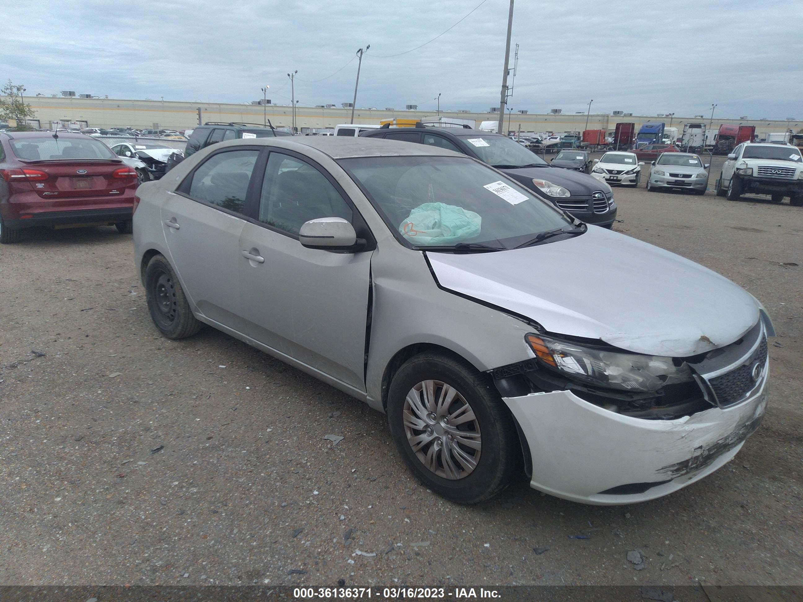 KIA FORTE 2013 knafu4a20d5646280