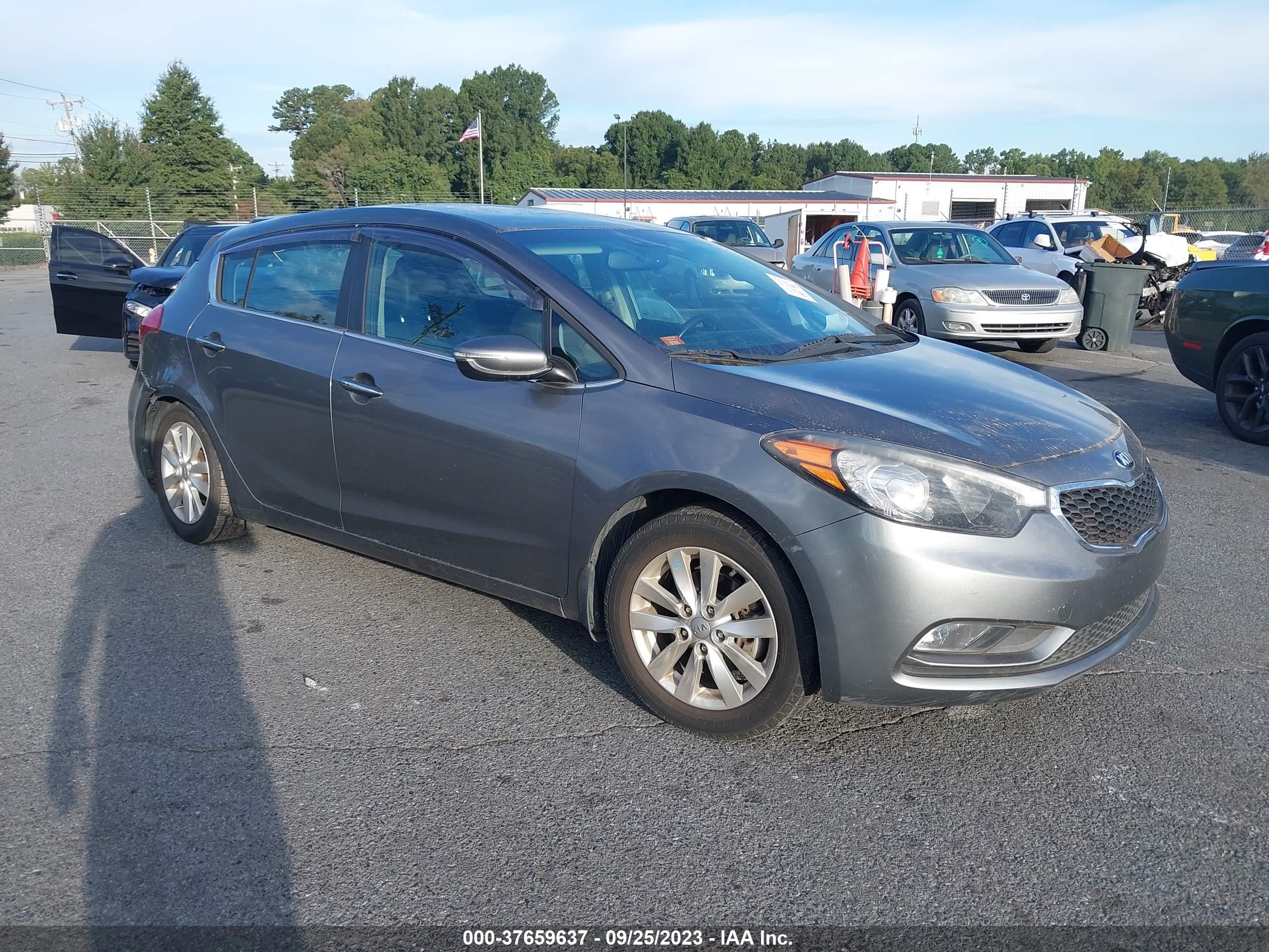 KIA FORTE 2015 knafx5a85f5396362