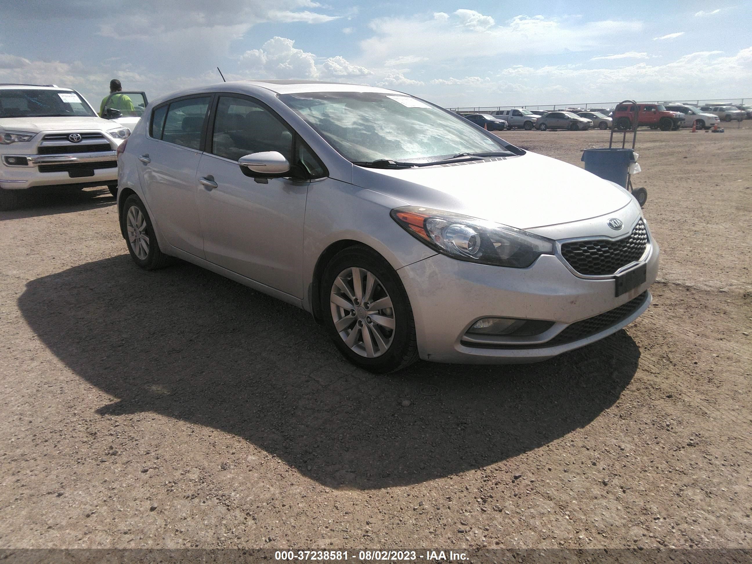 KIA FORTE 2015 knafx5a86f5396354