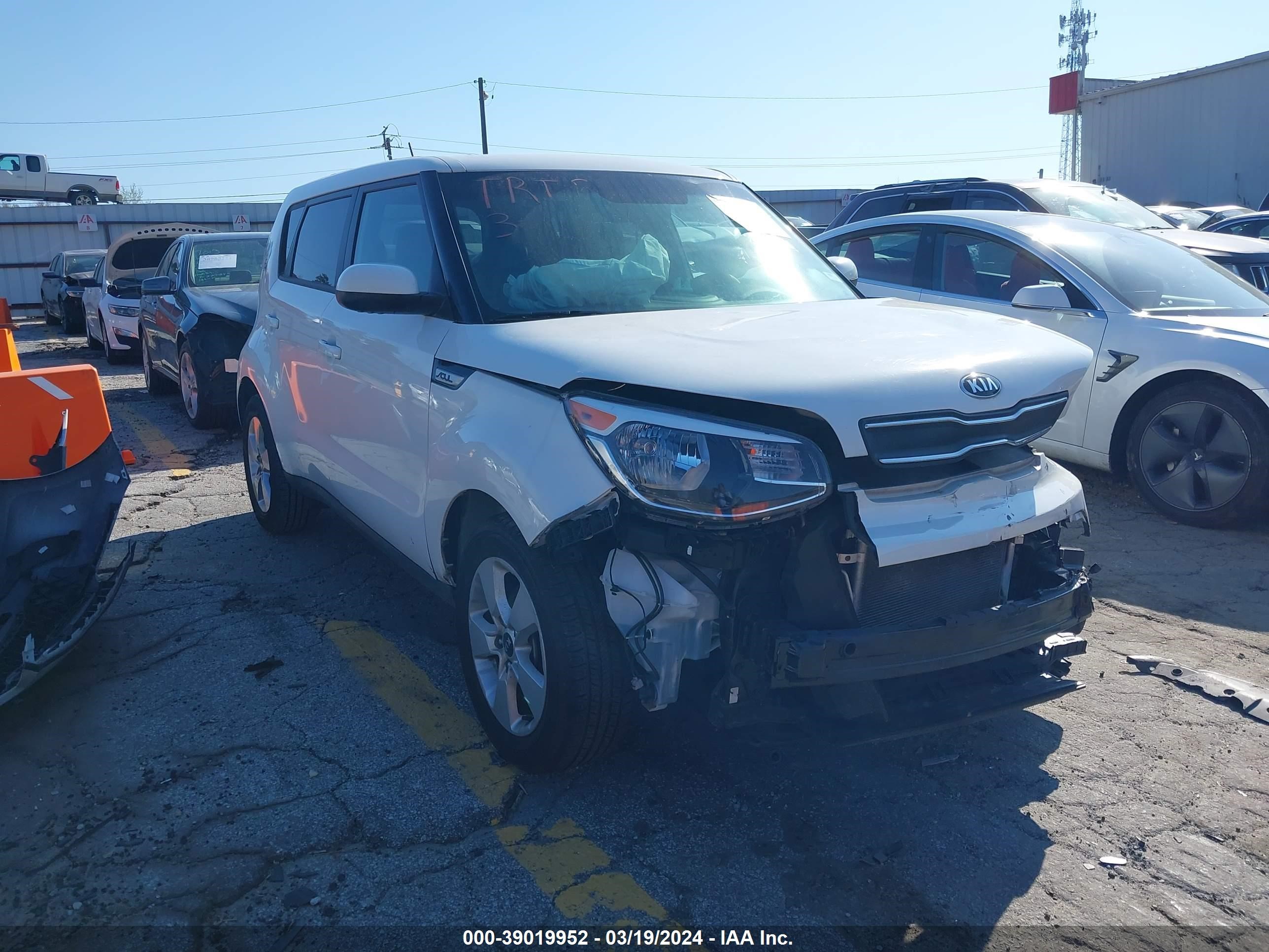 KIA SOUL 2018 kndjn2a22j7563898