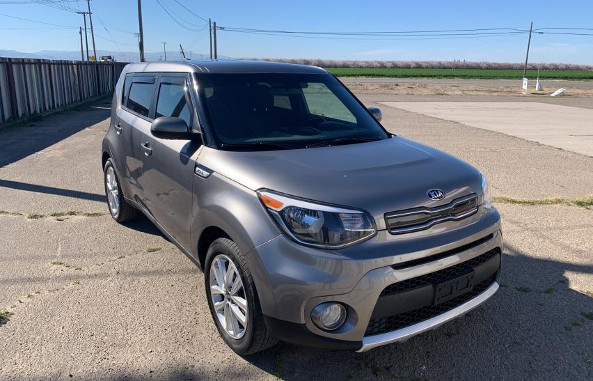 KIA SOUL + 2018 kndjp3a5xj7561388