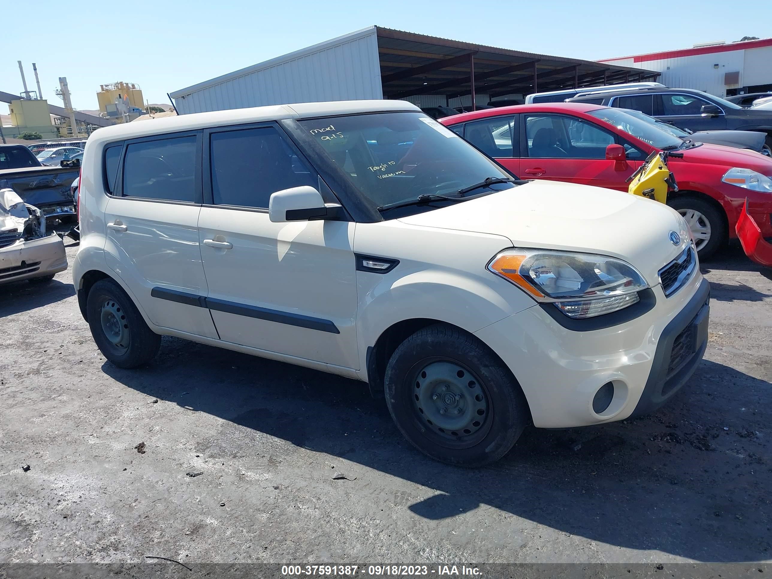 KIA SOUL 2013 kndjt2a56d7773019