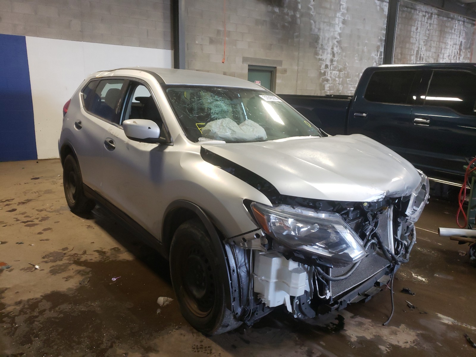 NISSAN ROGUE S 2017 knmat2mt1hp549432