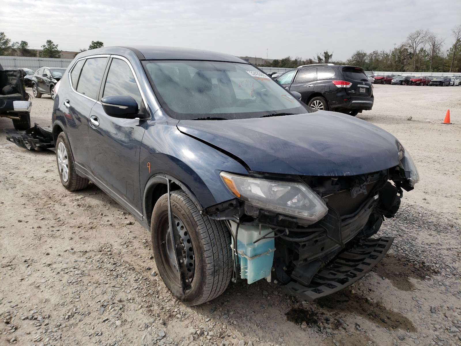 NISSAN ROGUE S 2015 knmat2mt4fp552421