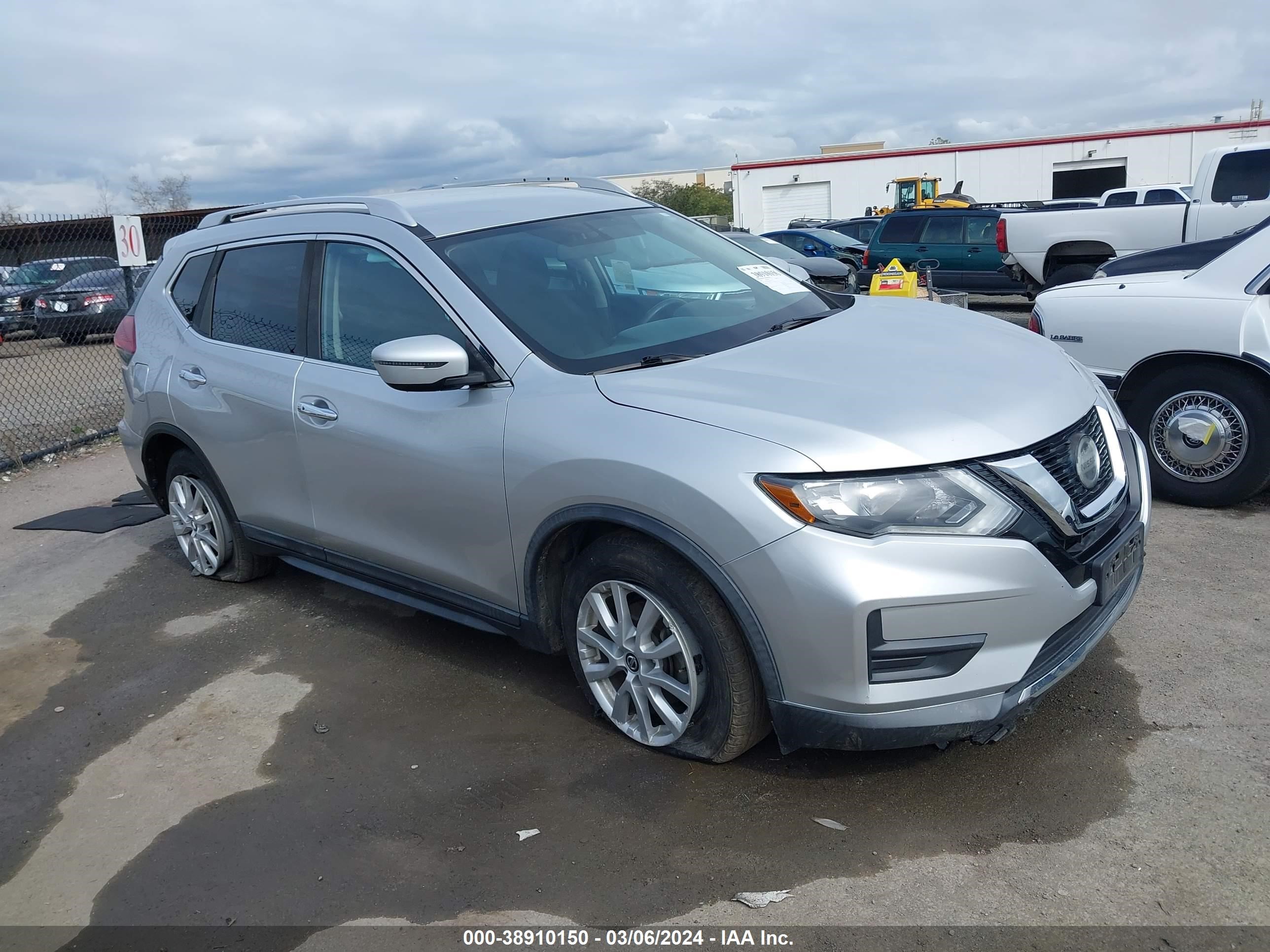 NISSAN ROGUE 2018 knmat2mt6jp510521