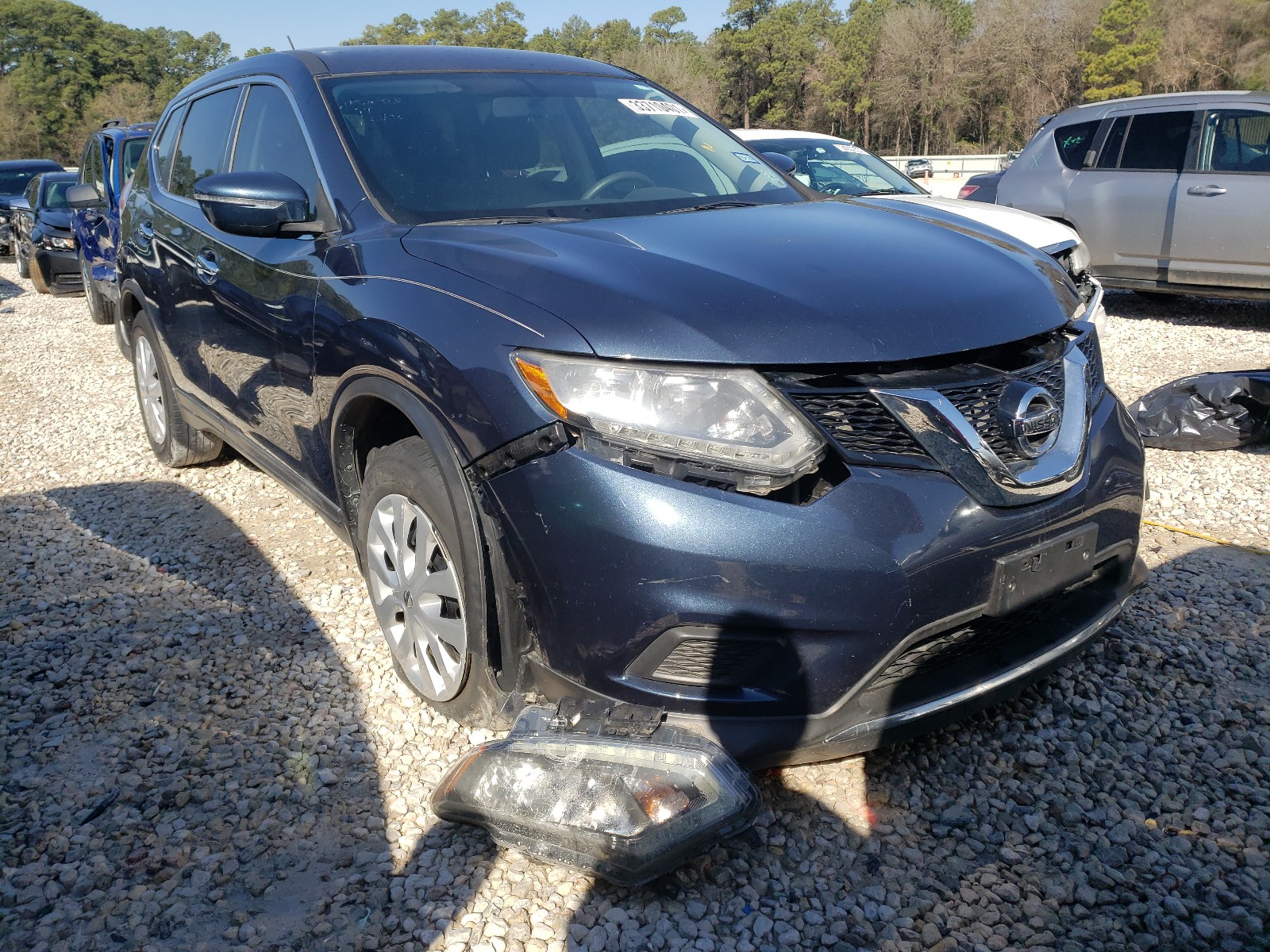 NISSAN ROGUE S 2015 knmat2mt8fp537176