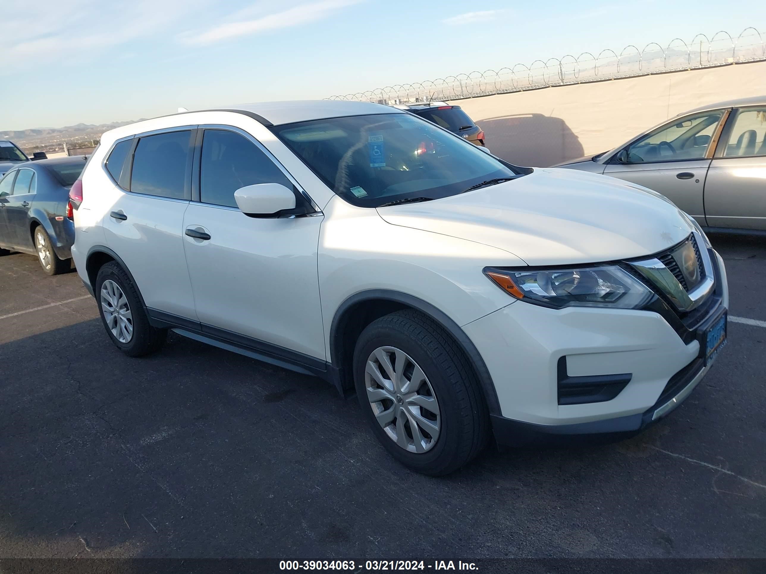 NISSAN ROGUE 2017 knmat2mv3hp600463