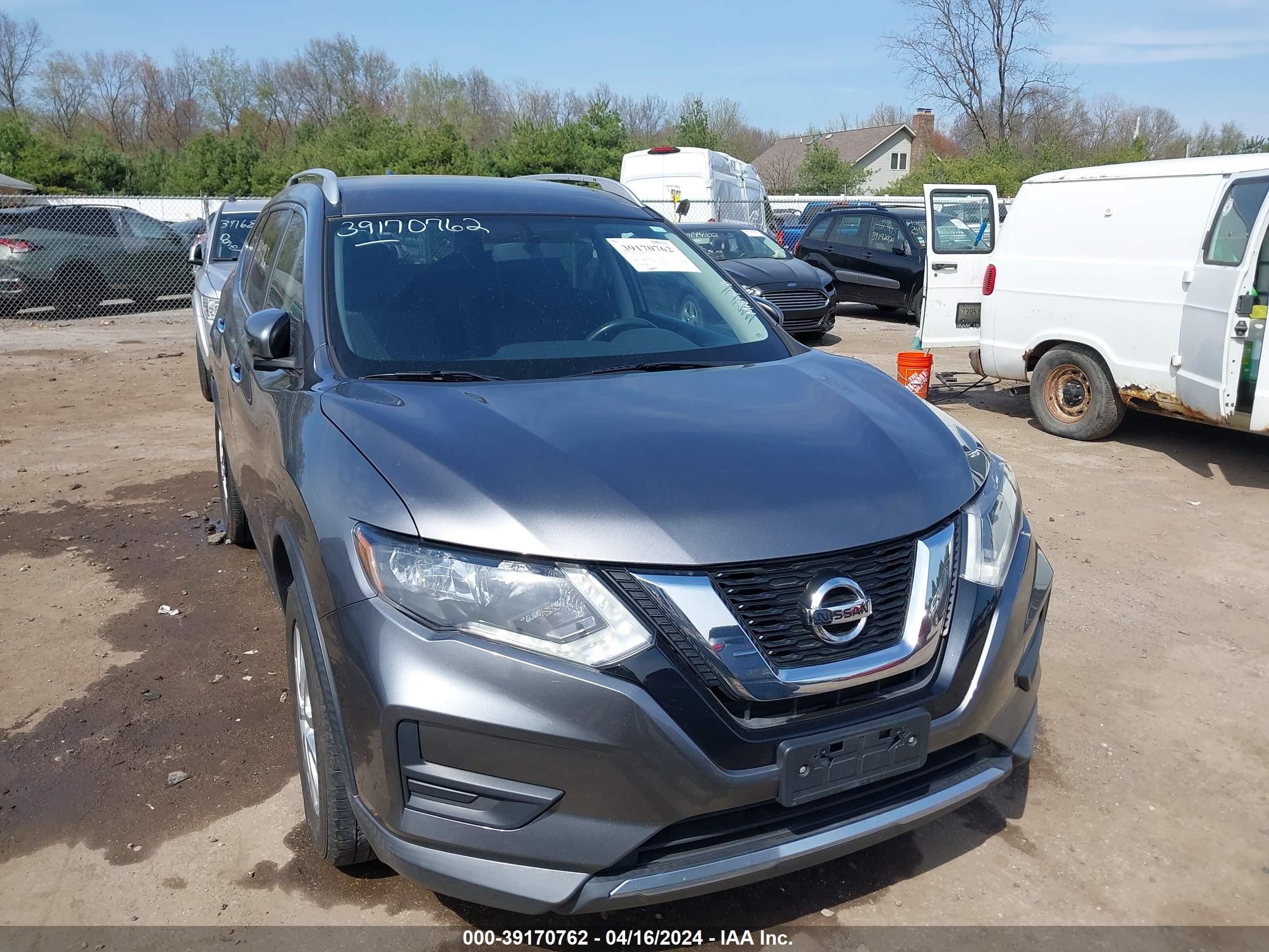 NISSAN ROGUE 2017 knmat2mv5hp532103