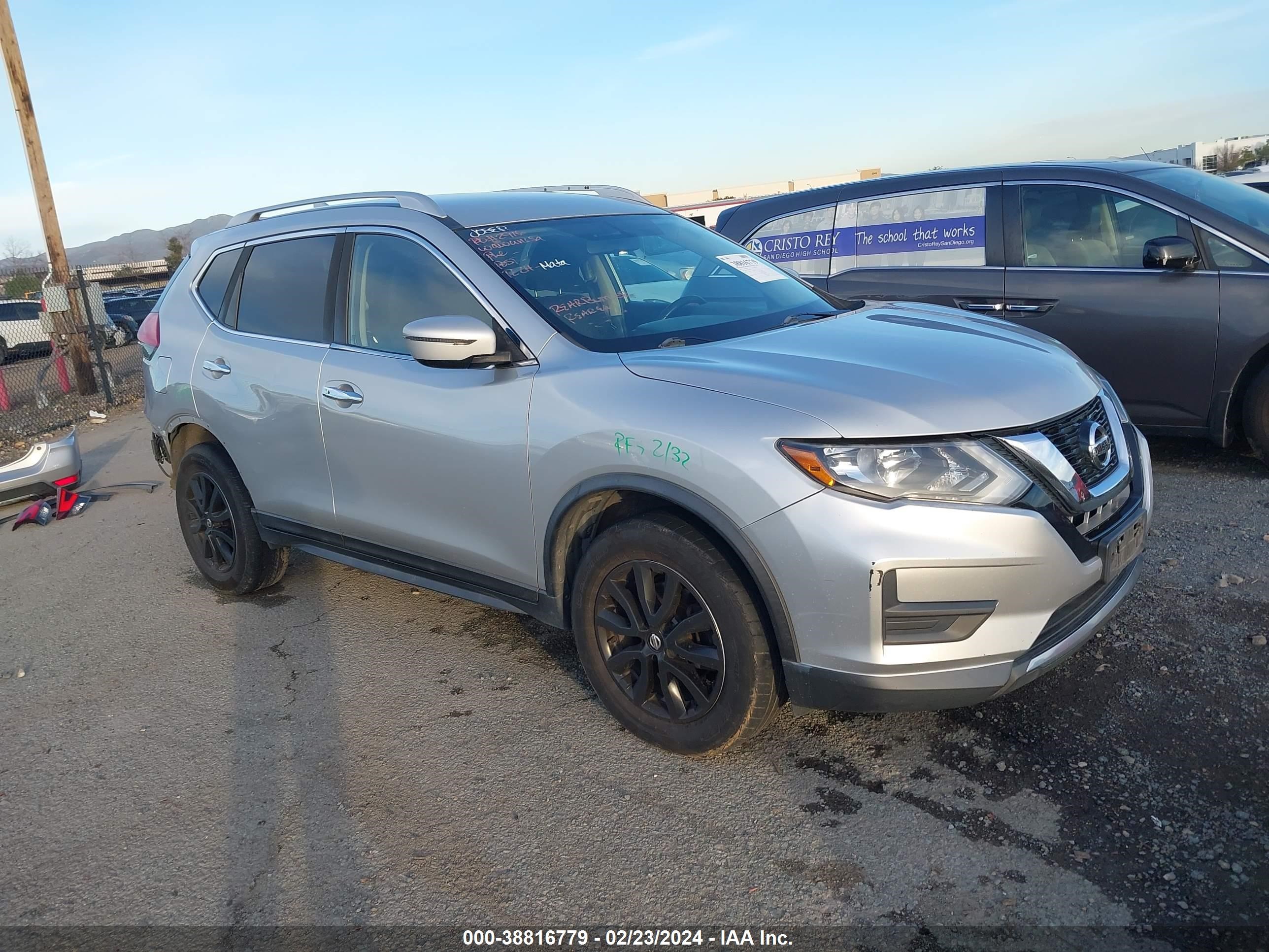 NISSAN ROGUE 2017 knmat2mv7hp557097