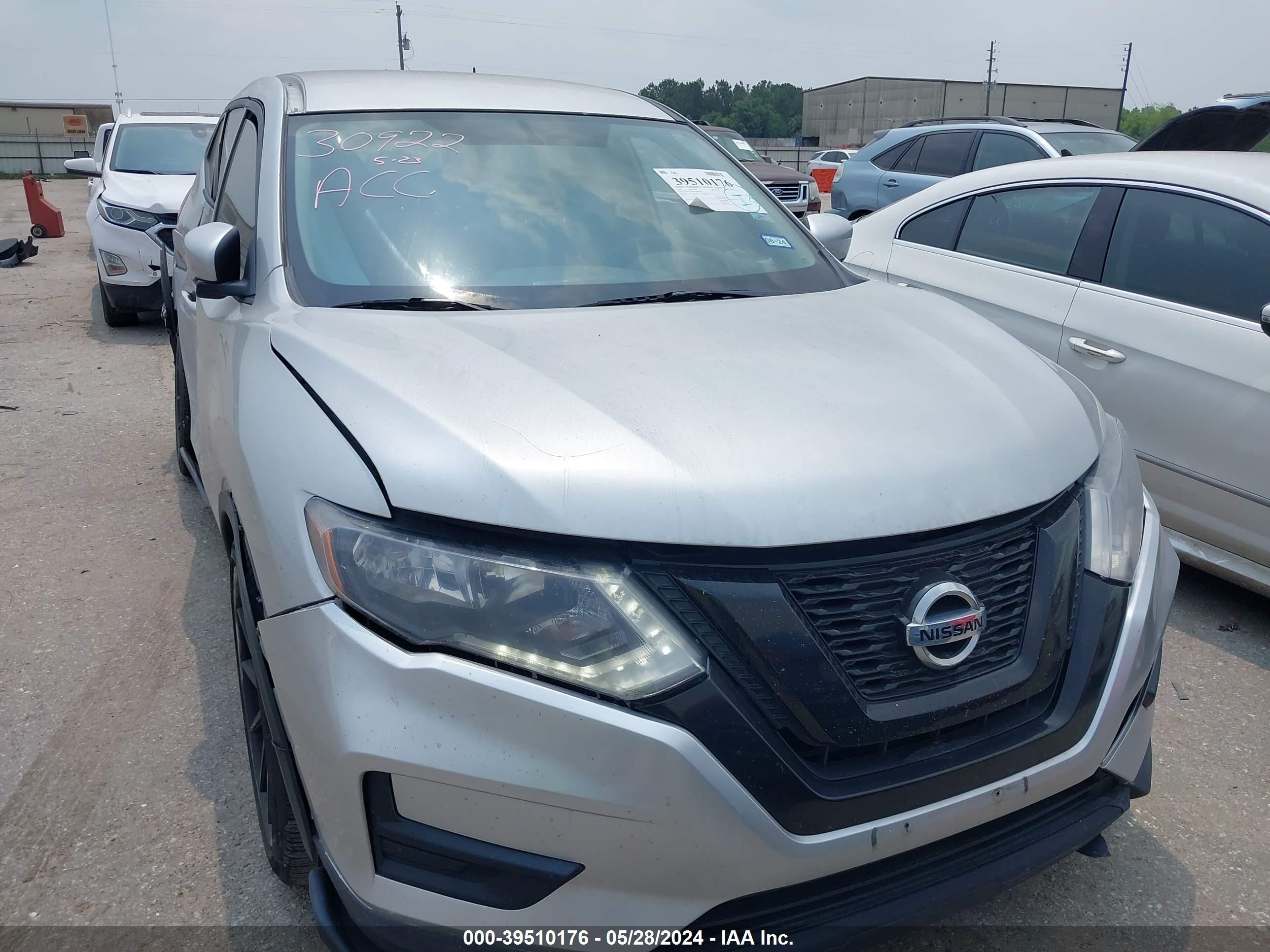 NISSAN ROGUE 2017 knmat2mvxhp509299