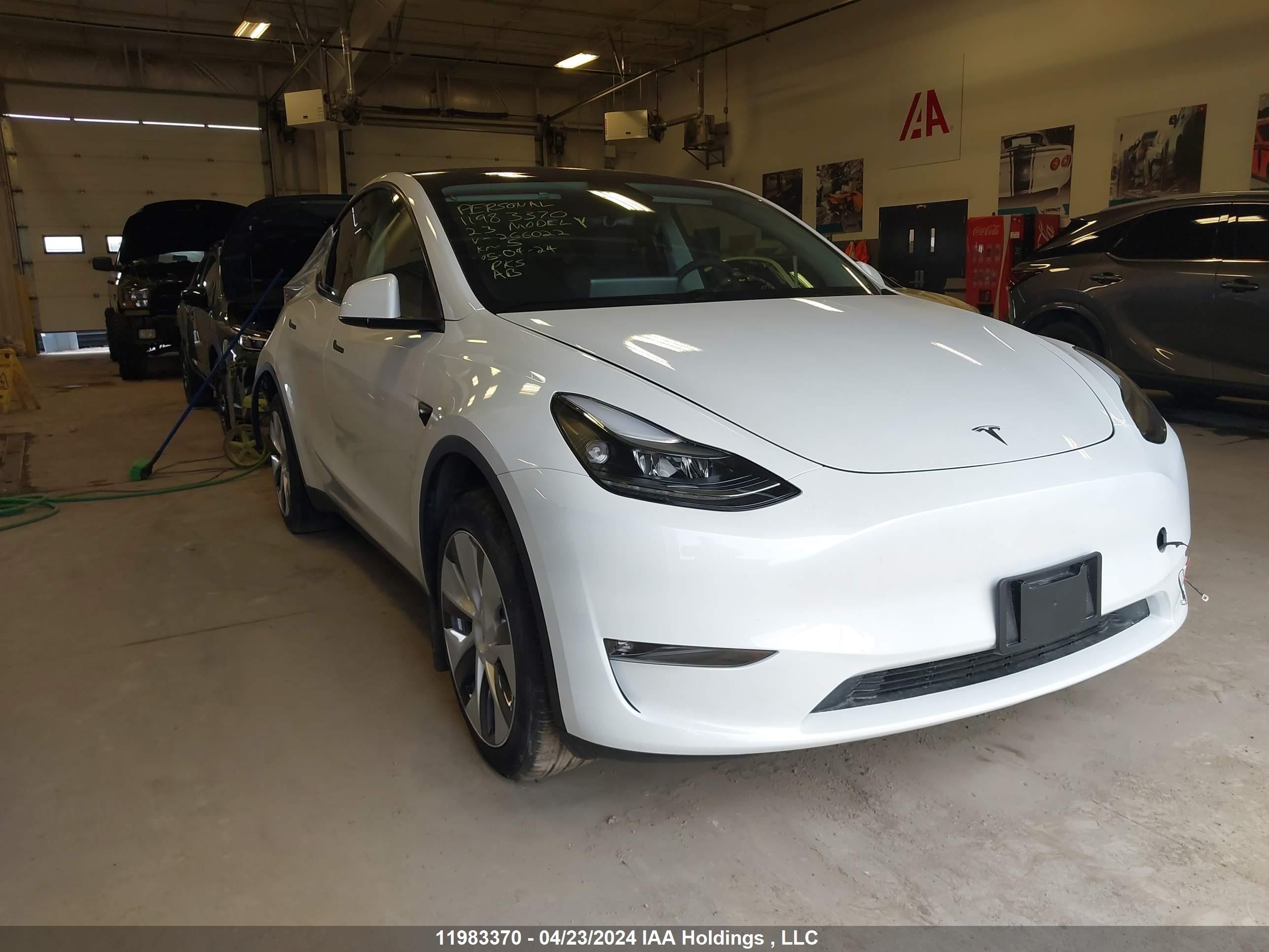 TESLA MODEL Y 2023 lrwygdee0pc266022