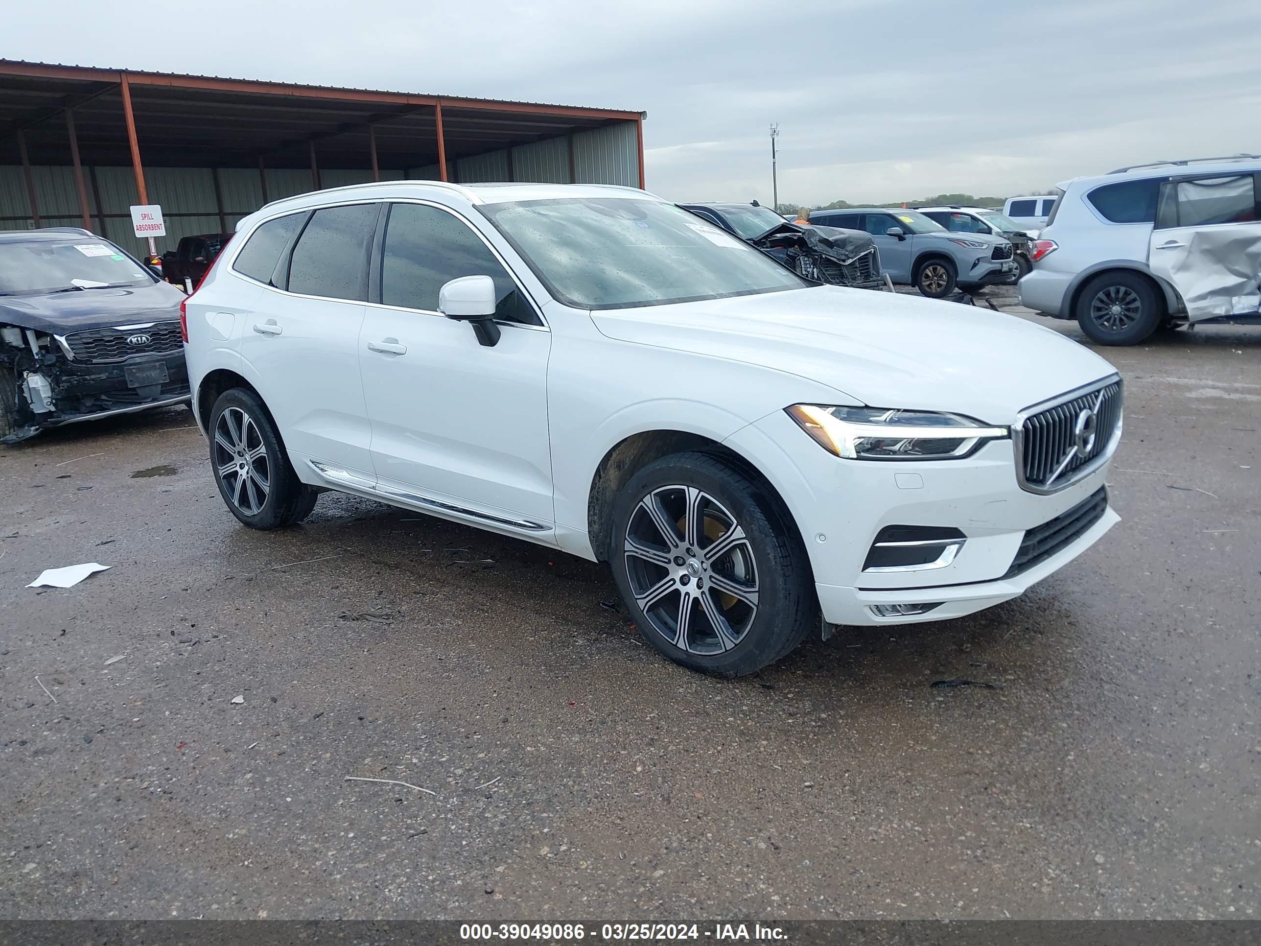 VOLVO XC60 2018 lyv102rl7jb082262